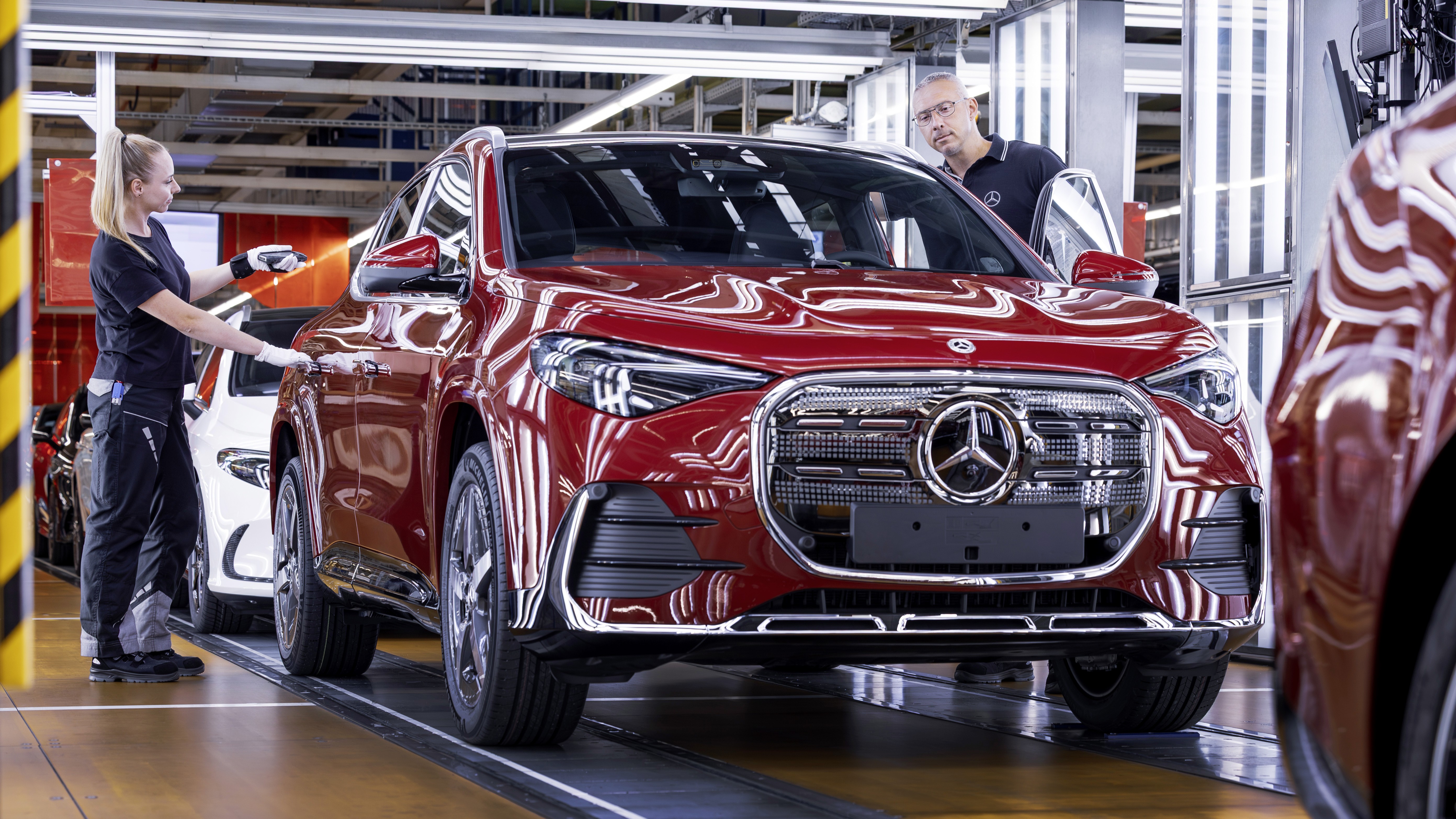 Red Mercedes-Benz GLA at final inspection, Rastatt plant