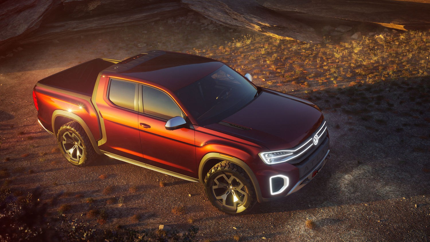 Volkswagen Atlas Tanoak Concept pickup, front three-quarter view