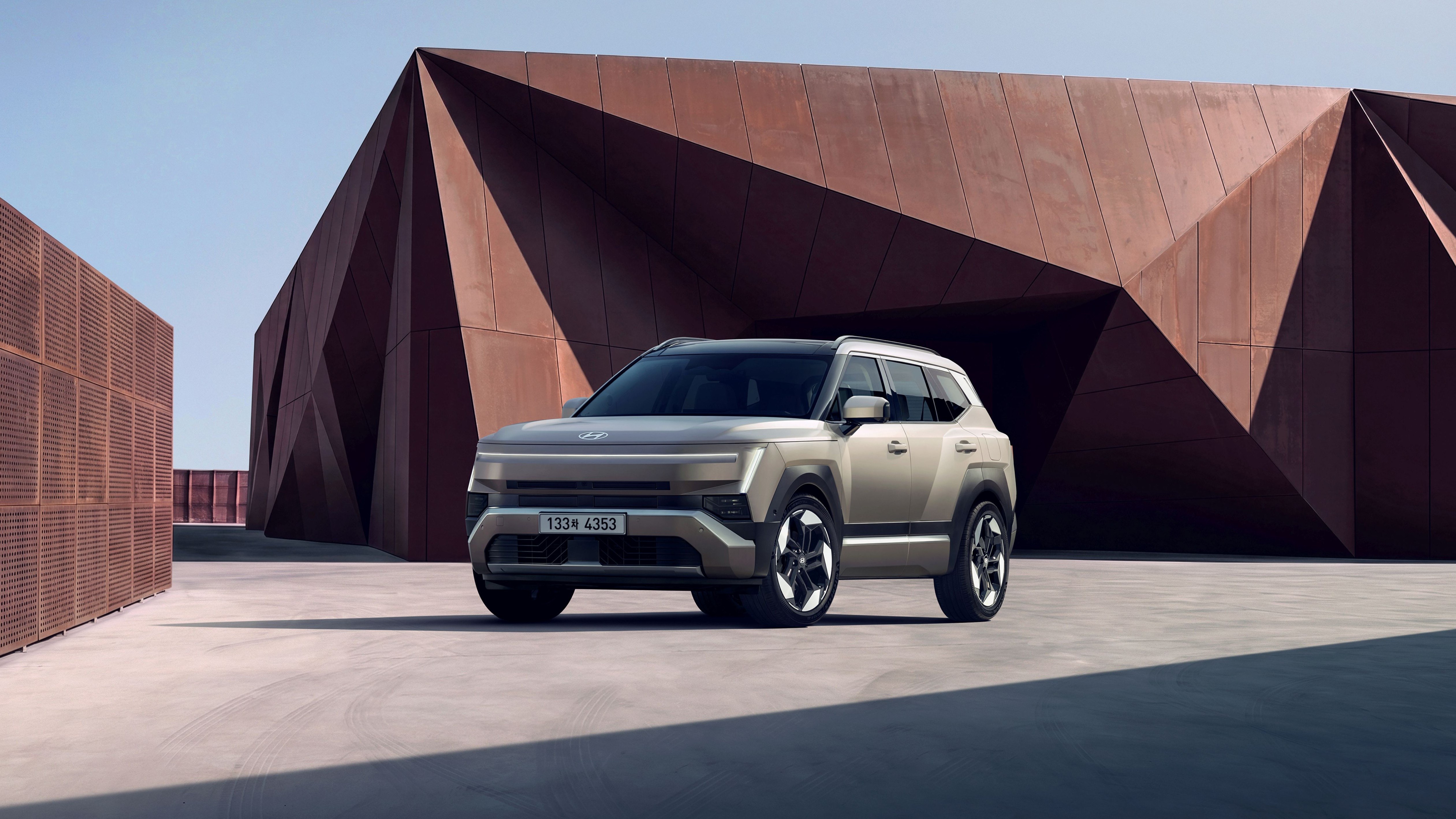 All-new fifth-generation Hyundai Tucson front three-quarter view