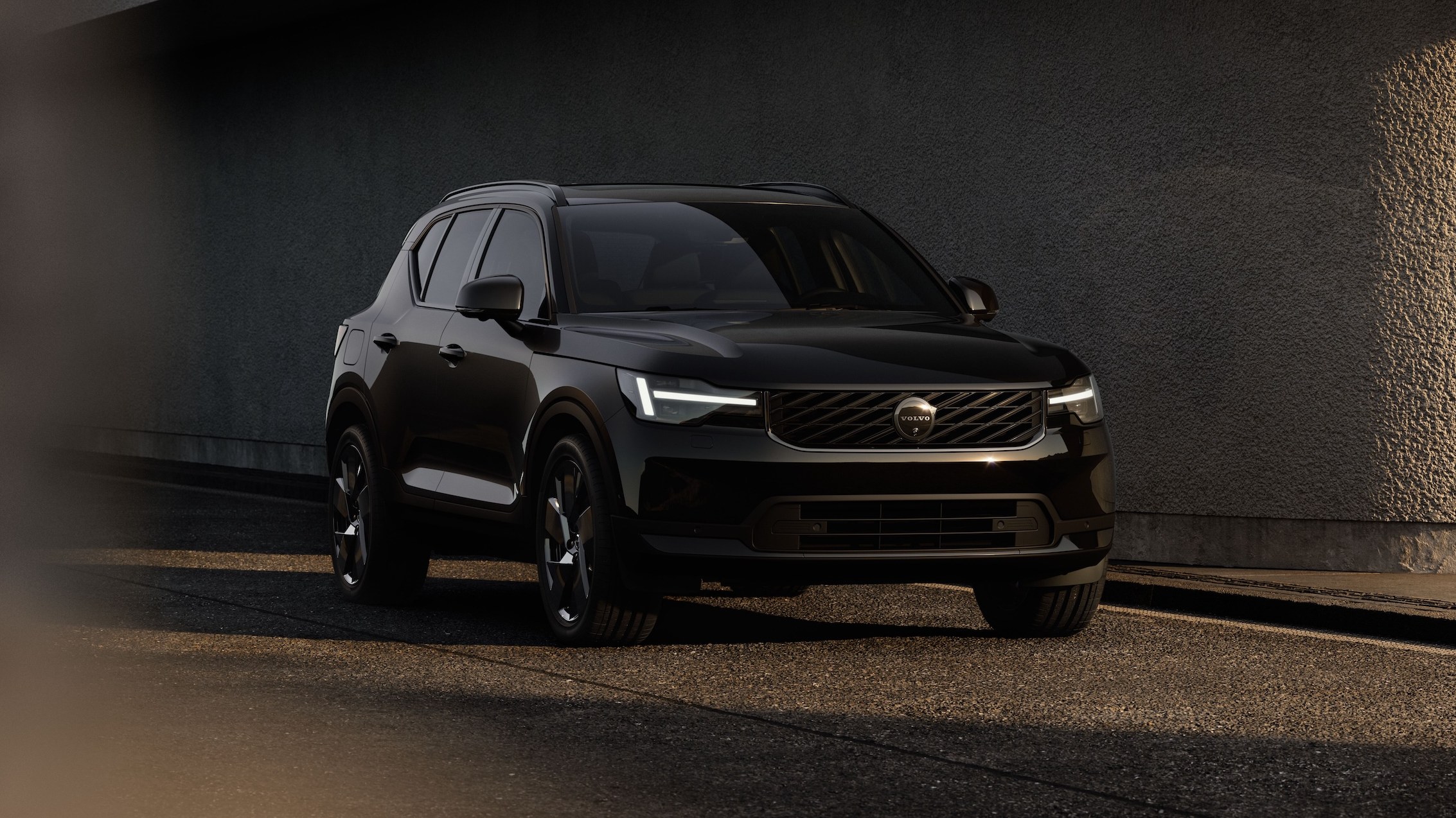 Refreshed Volvo XC40 front three-quarter view with new Matrix LED headlights and grille