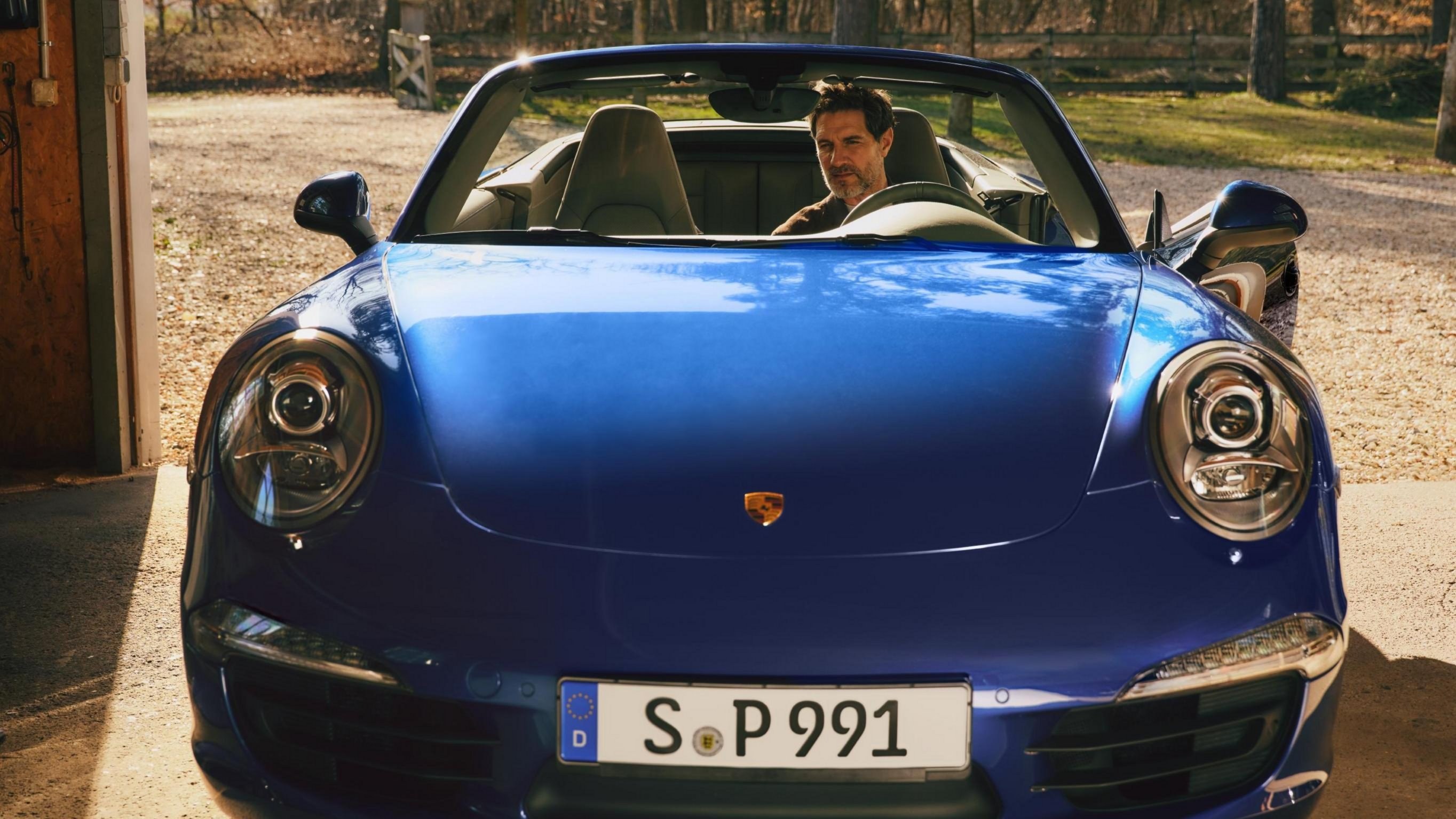 Blue Porsche 911 Cabriolet (991) with new PCCM Plus, front view