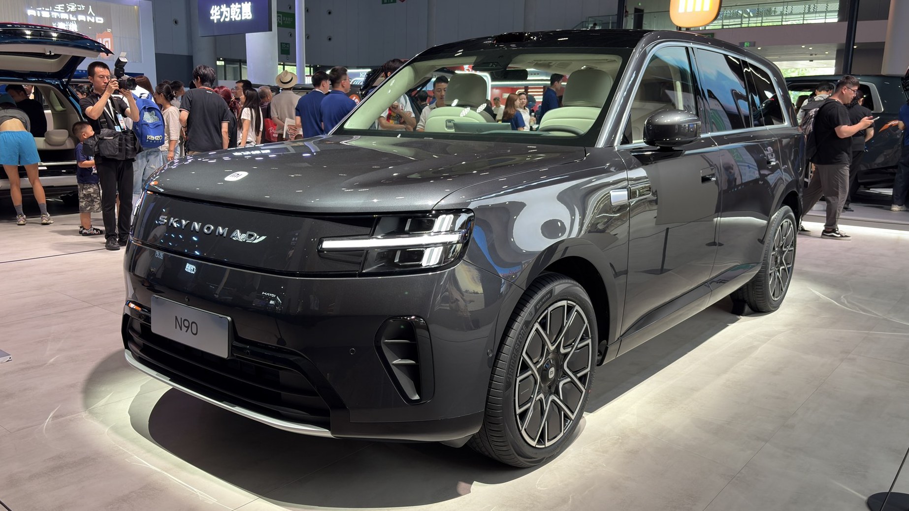 Dark gray Xiaomi SkyNomad N90 Max seven-seat extended-range SUV on display