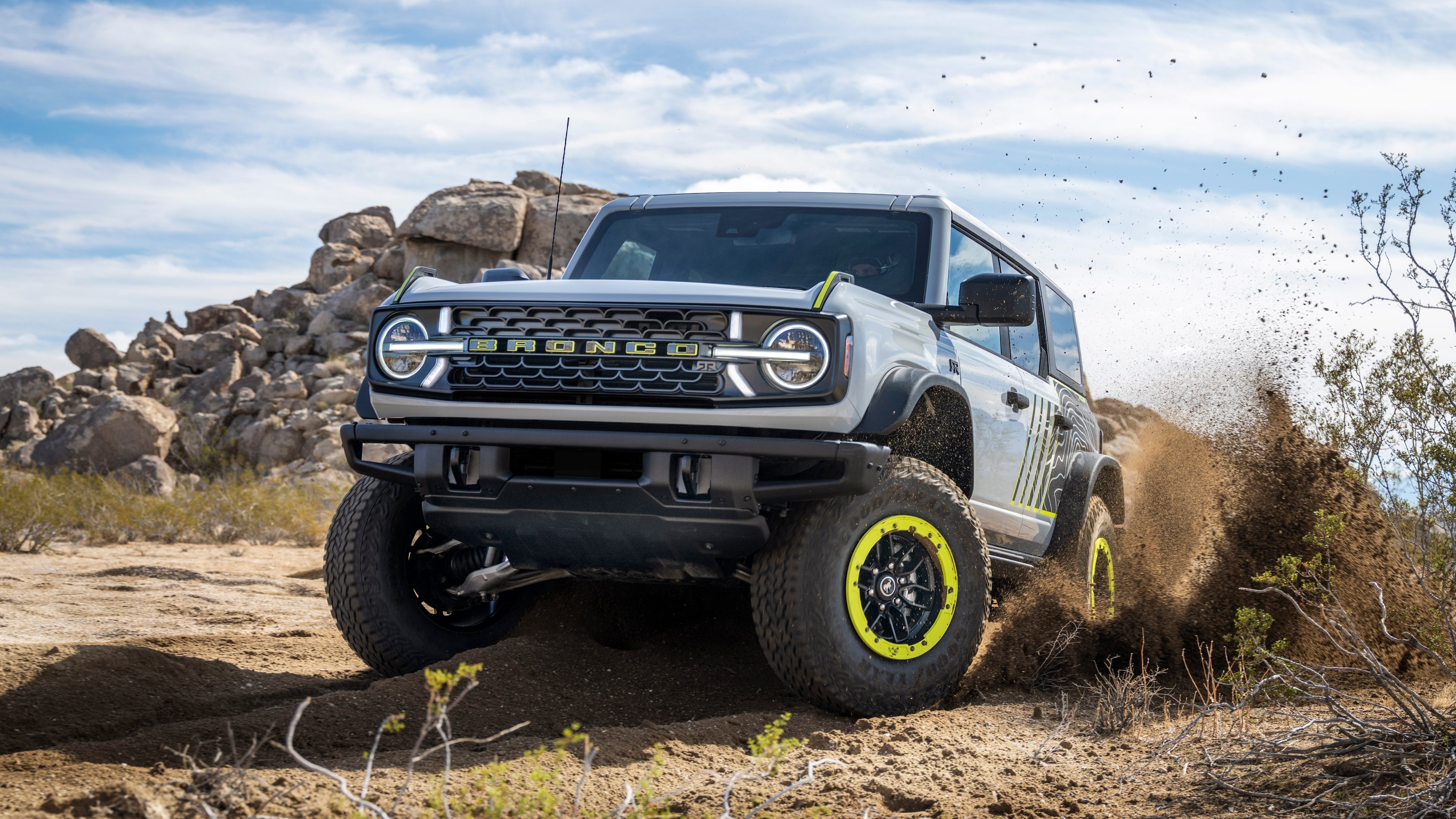 2027 Ford Bronco RTR kicking up sand on a desert trail