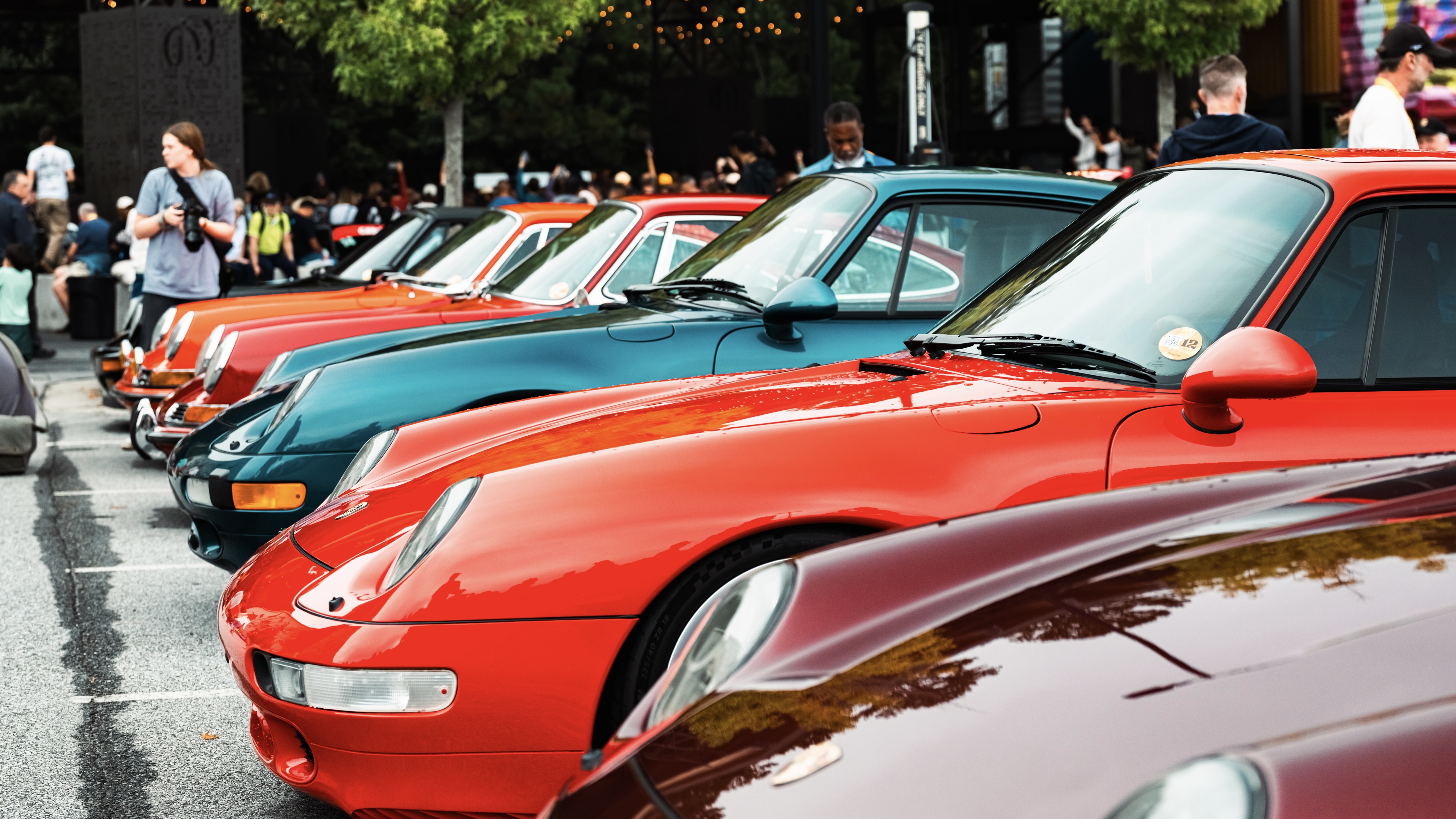 Row of air-cooled Porsche 911s at Luftgekühlt 12 in Atlanta