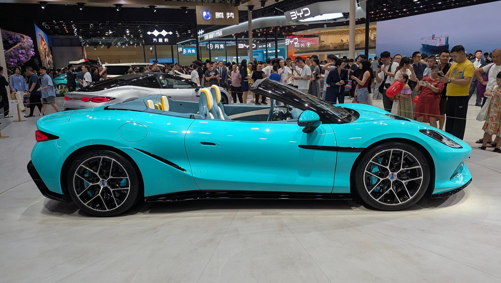Side profile of the teal Denza Z Spider at the Chengdu Motor Show