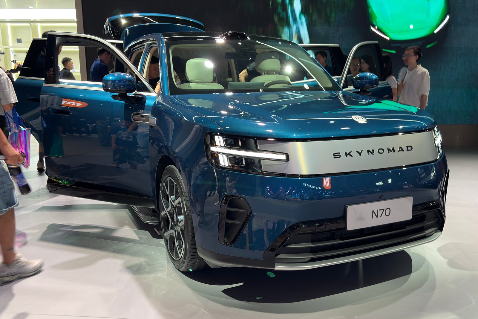 Teal Xiaomi SkyNomad N70 Max front three-quarter view at Chengdu