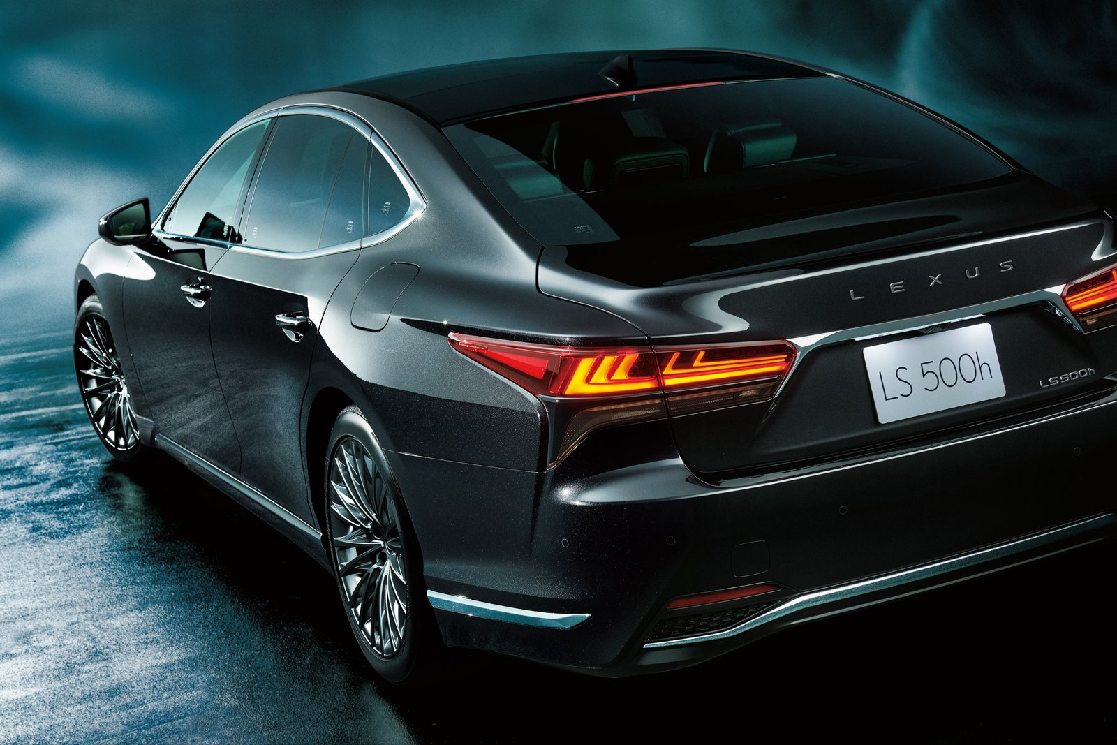 Rear three-quarter view of updated Lexus LS 500h with LEXUS lettering on trunk lid