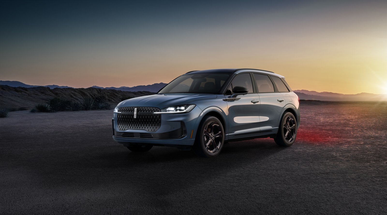 2027 Lincoln Corsair Hybrid with black Jet Appearance styling