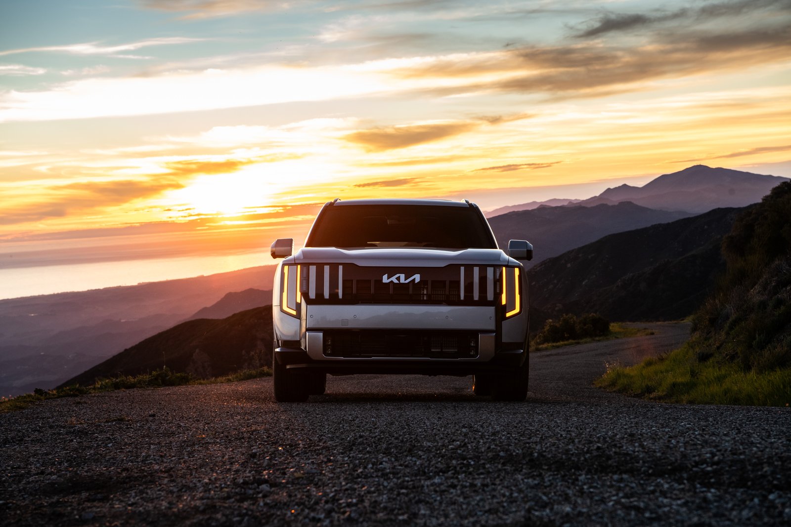 2027 Kia Telluride Hybrid SX Prestige front view at sunset in the mountains