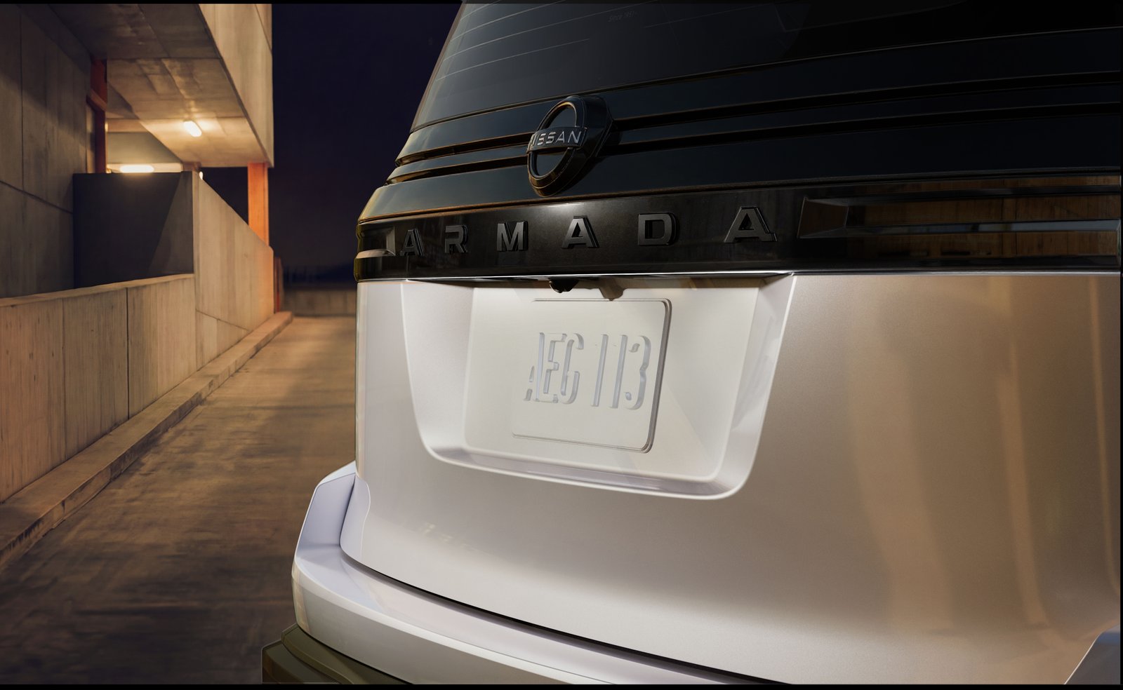 Blacked-out Armada tailgate lettering and Nissan badge, Dark Armor package
