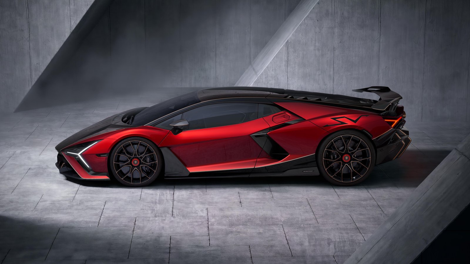Lamborghini Revuelto SV side profile with SV graphics