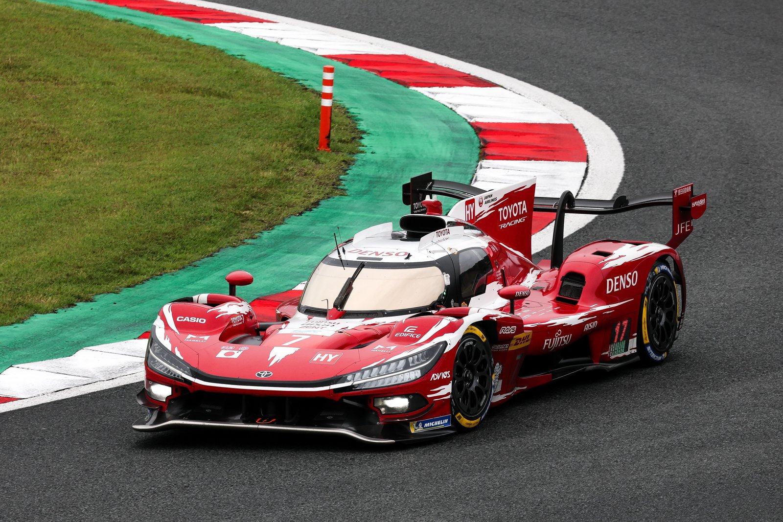 Toyota TR010 Hybrid #7 cornering at Fuji Speedway
