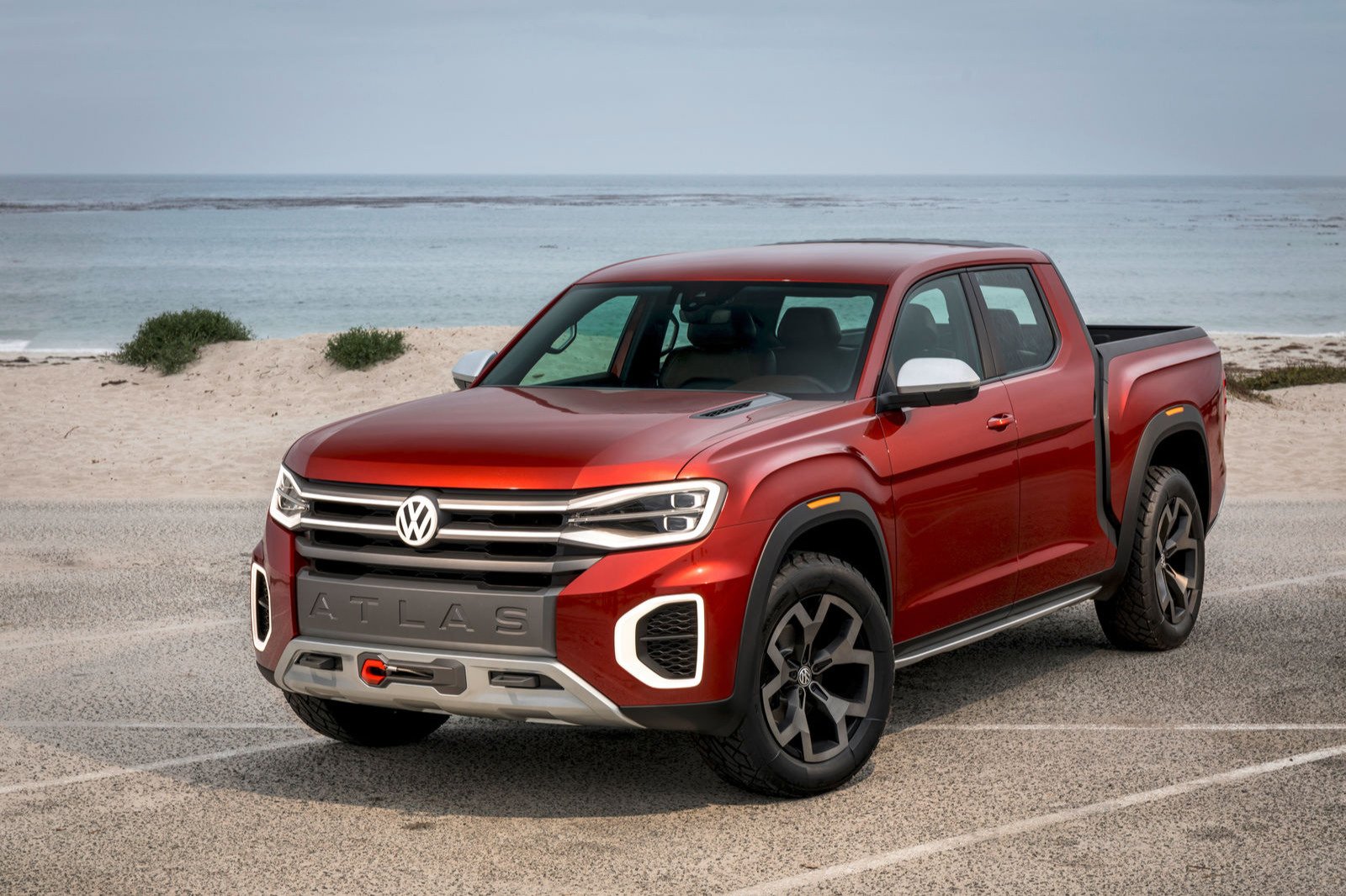 Volkswagen Atlas Tanoak Concept pickup with open cargo bed