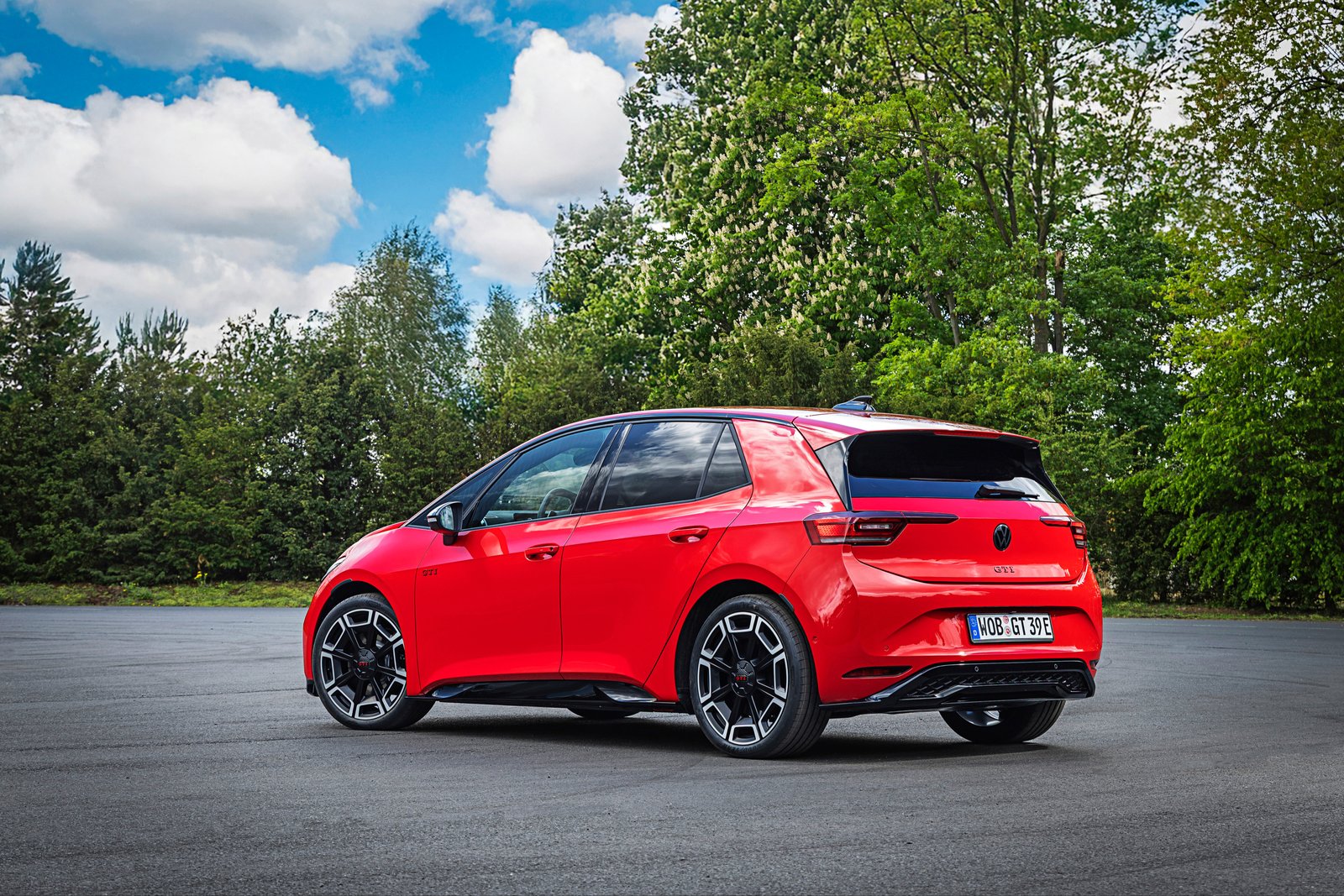 Volkswagen ID.3 GTI side view with 20-inch Wörthersee wheels