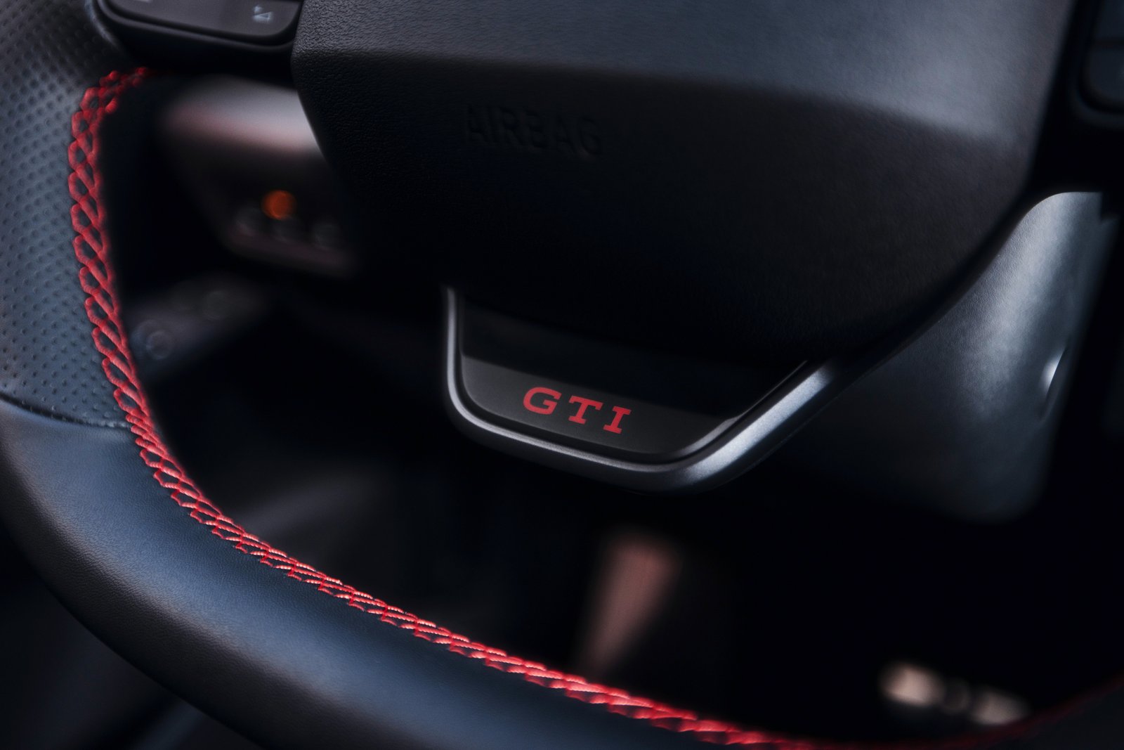 Illuminated GTI button on the ID.3 GTI sports steering wheel