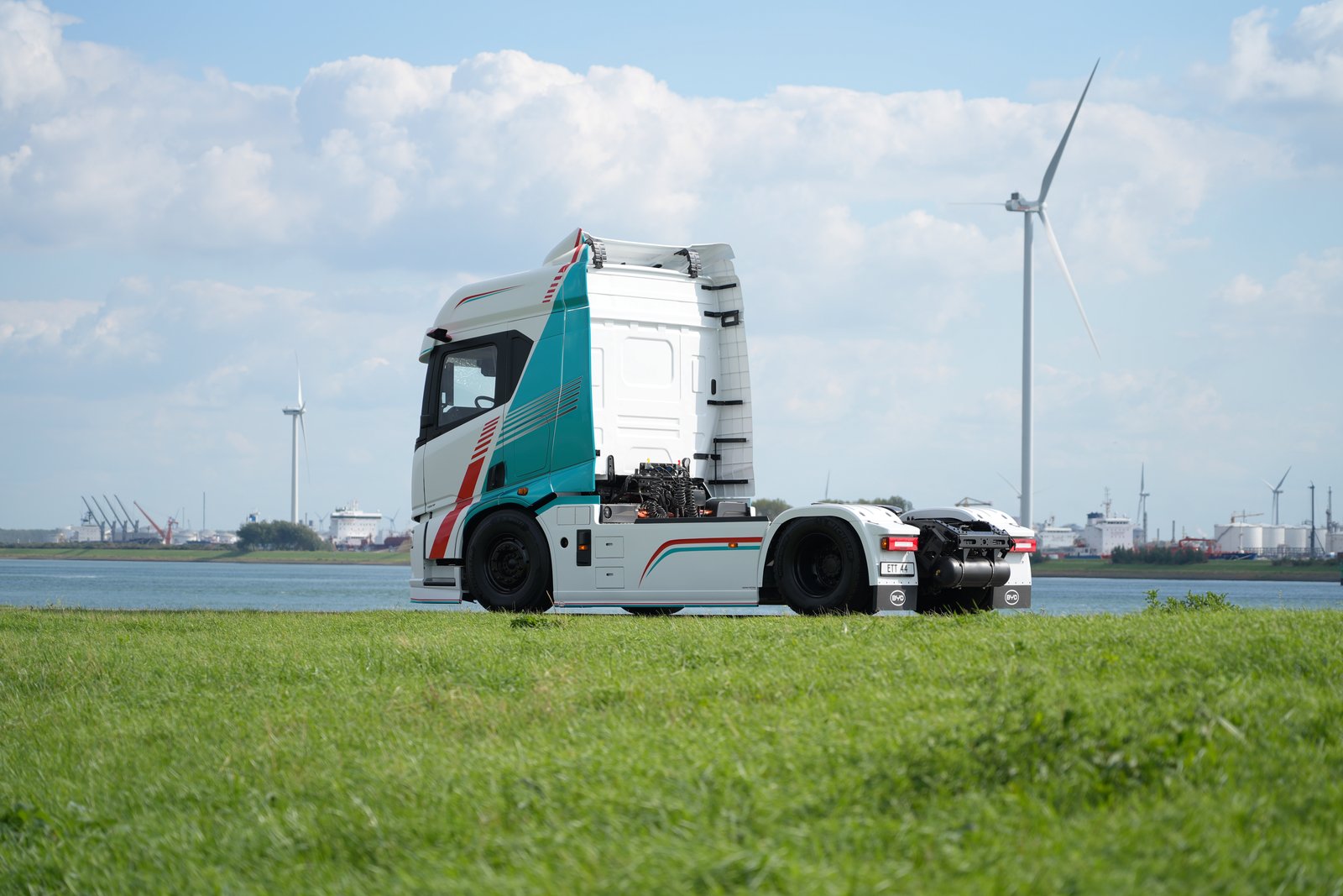 BYD ETT 44 electric truck detail view at IAA Transportation
