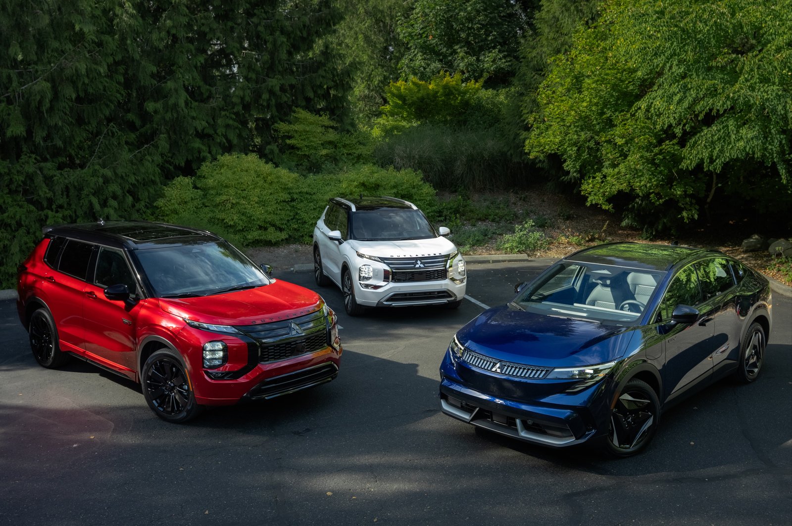 Mitsubishi Outlander, Outlander PHEV, and Eclipse Sportback EV parked together