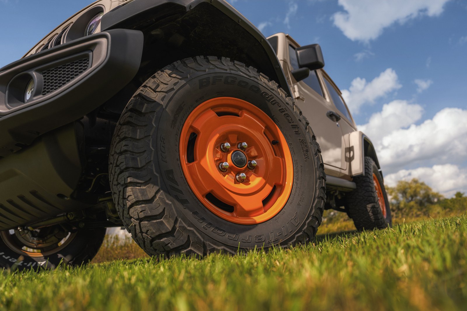 Joose orange 17-inch retro wheel and BFGoodrich KO2 tire on Wrangler JL-2A