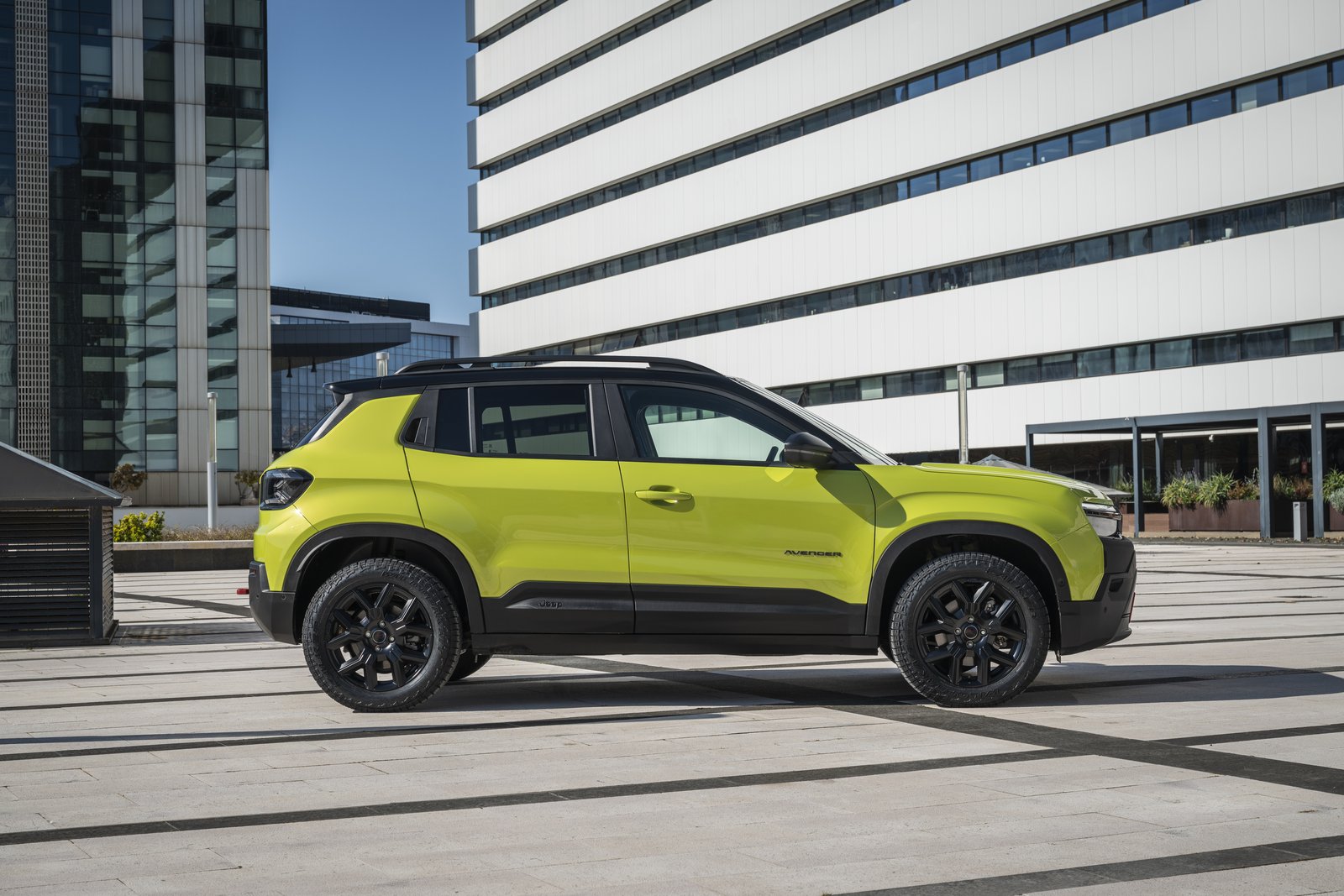 Jeep Avenger 4xe side profile in an urban setting