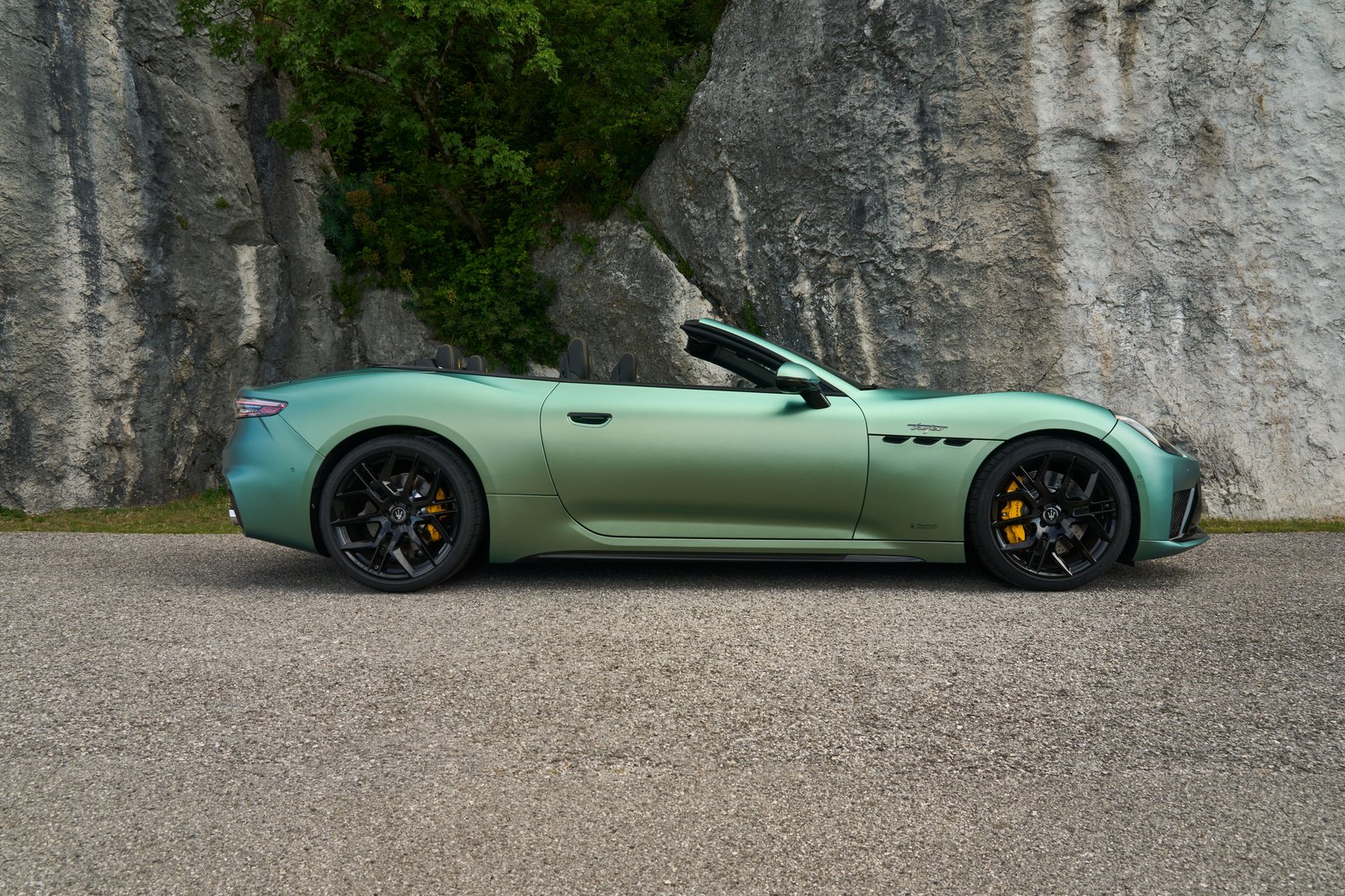 Maserati GranCabrio Trofeo side profile with roof down