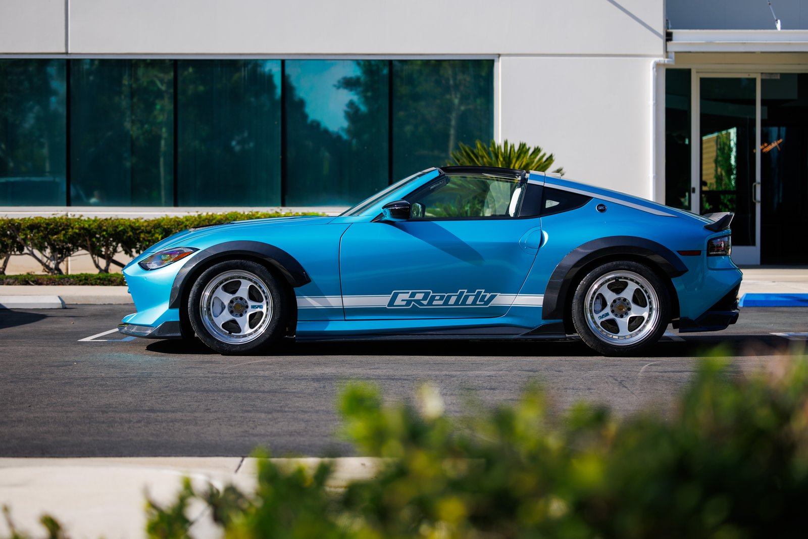Side profile of the Nissan Z Kaze concept on white NISMO LMGT2 wheels