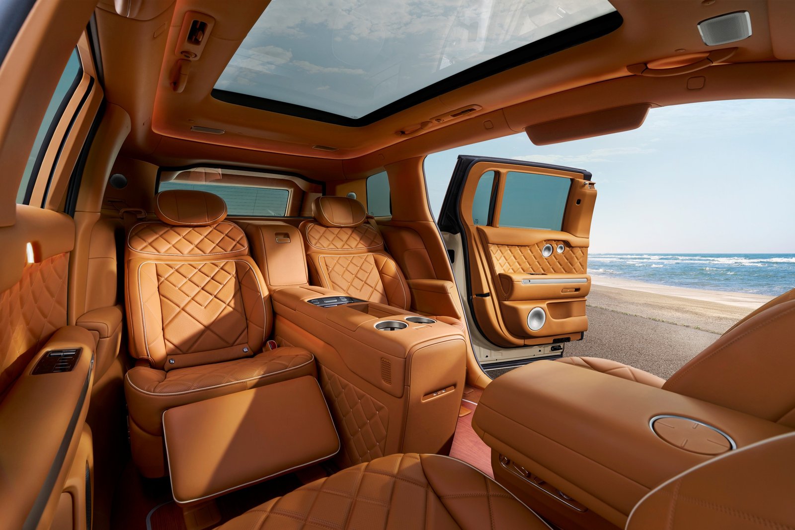 Genesis GV90 Neolun second row with twin reclining seats