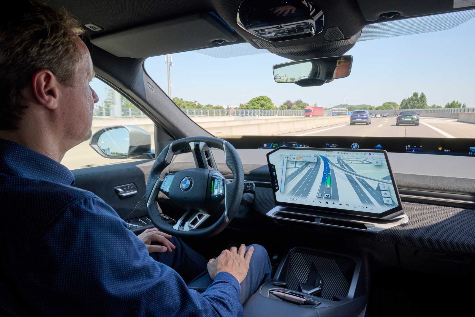 Hands-free driving with Highway Assistant 2 on a German highway, 3D map view