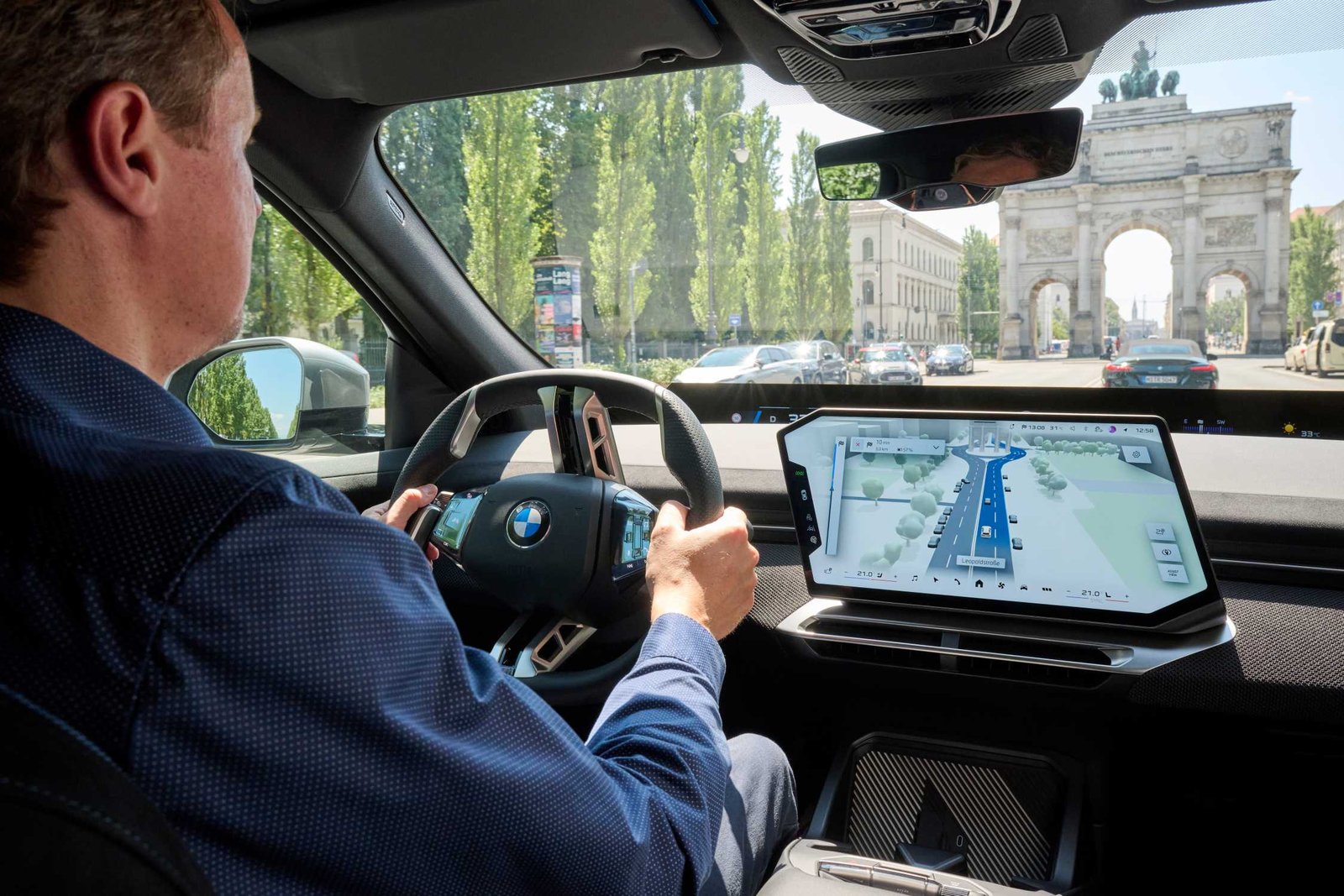 BMW Maps 3D view of a city intersection in Munich on the center display