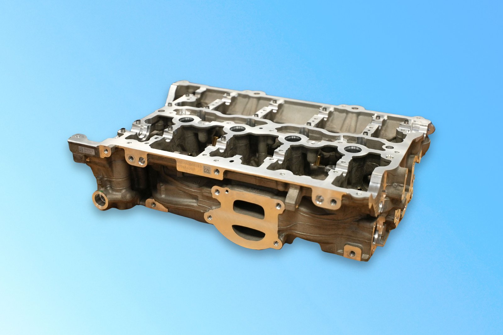 Machined aluminum cylinder head for the new BMW 3 Series