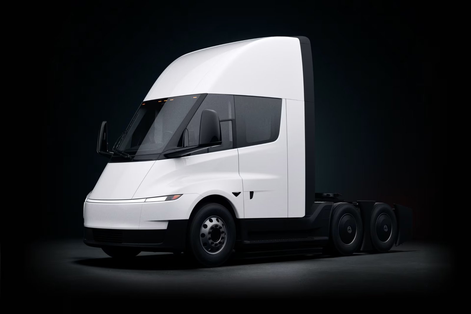 Tesla Semi Standard Range tractor, studio three-quarter front view