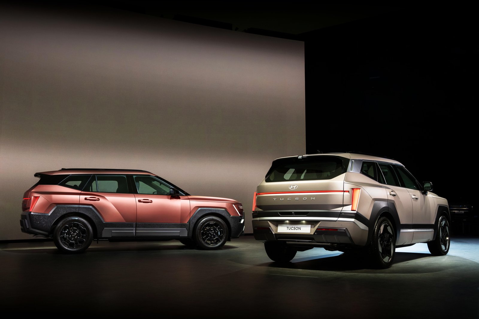 Two fifth-generation Hyundai Tucsons on stage at the Korean media day
