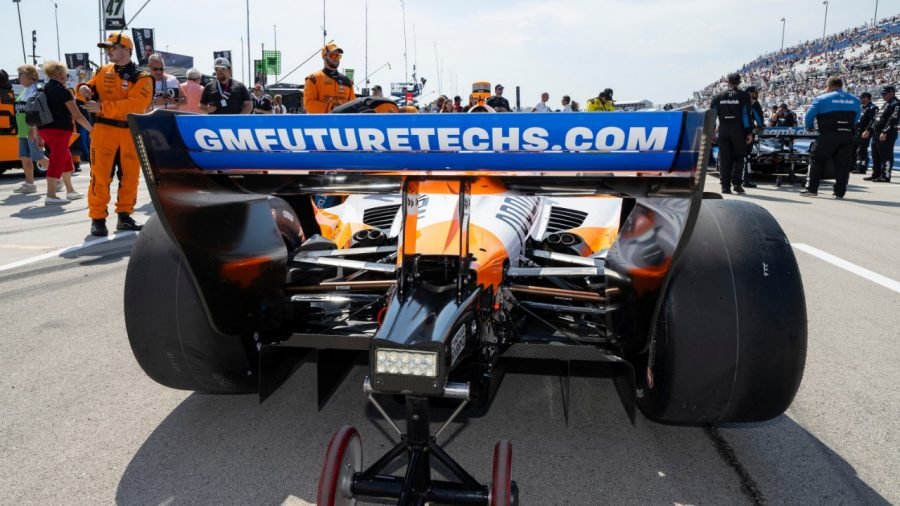 Rear wing of Arrow McLaren No. 6 showing GMFutureTechs.com branding