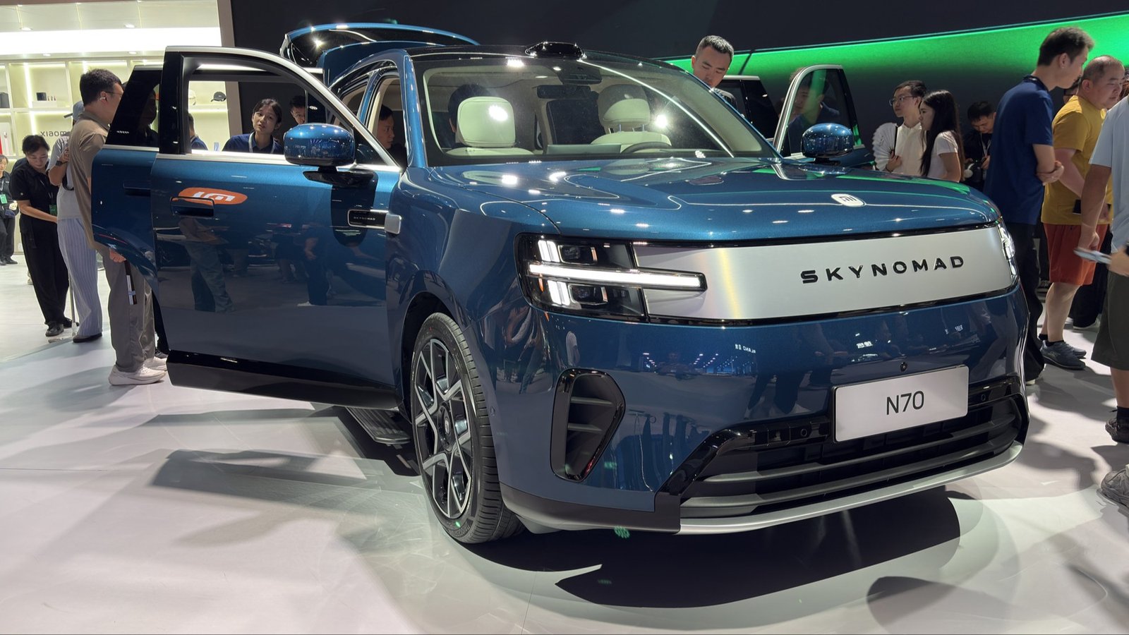 Blue Xiaomi SkyNomad N70 front three-quarter view at the Chengdu Motor Show