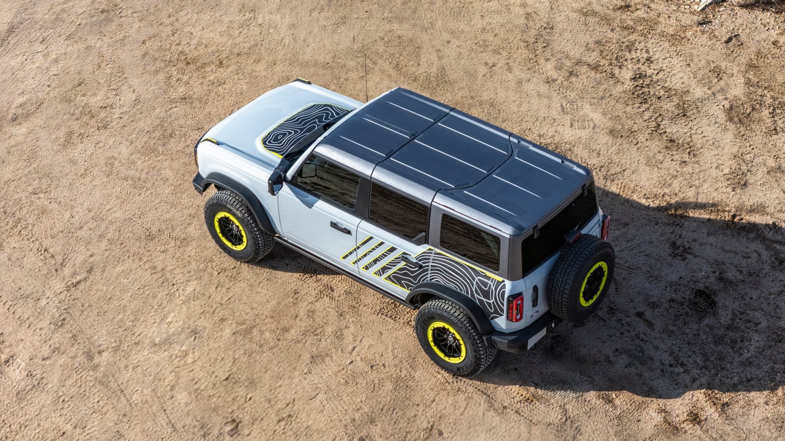Overhead view of four-door Bronco RTR with hood graphics