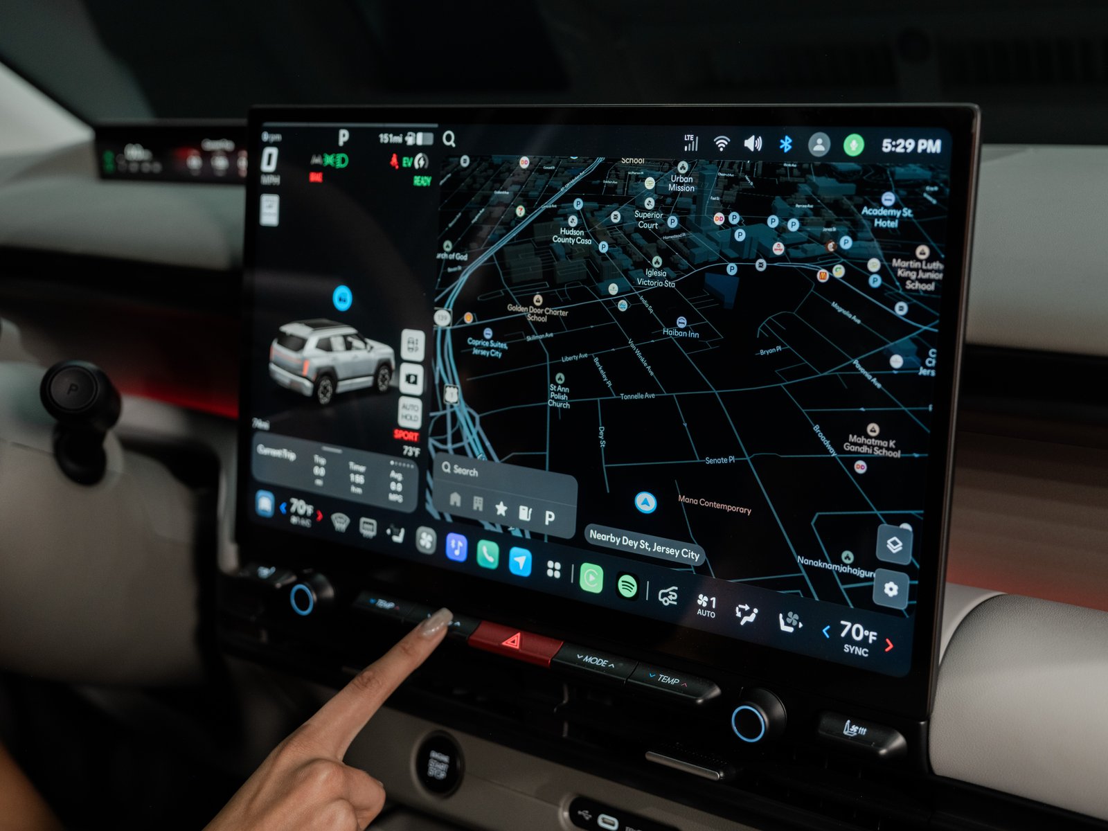 Physical climate and hazard buttons below the Hyundai Tucson touchscreen