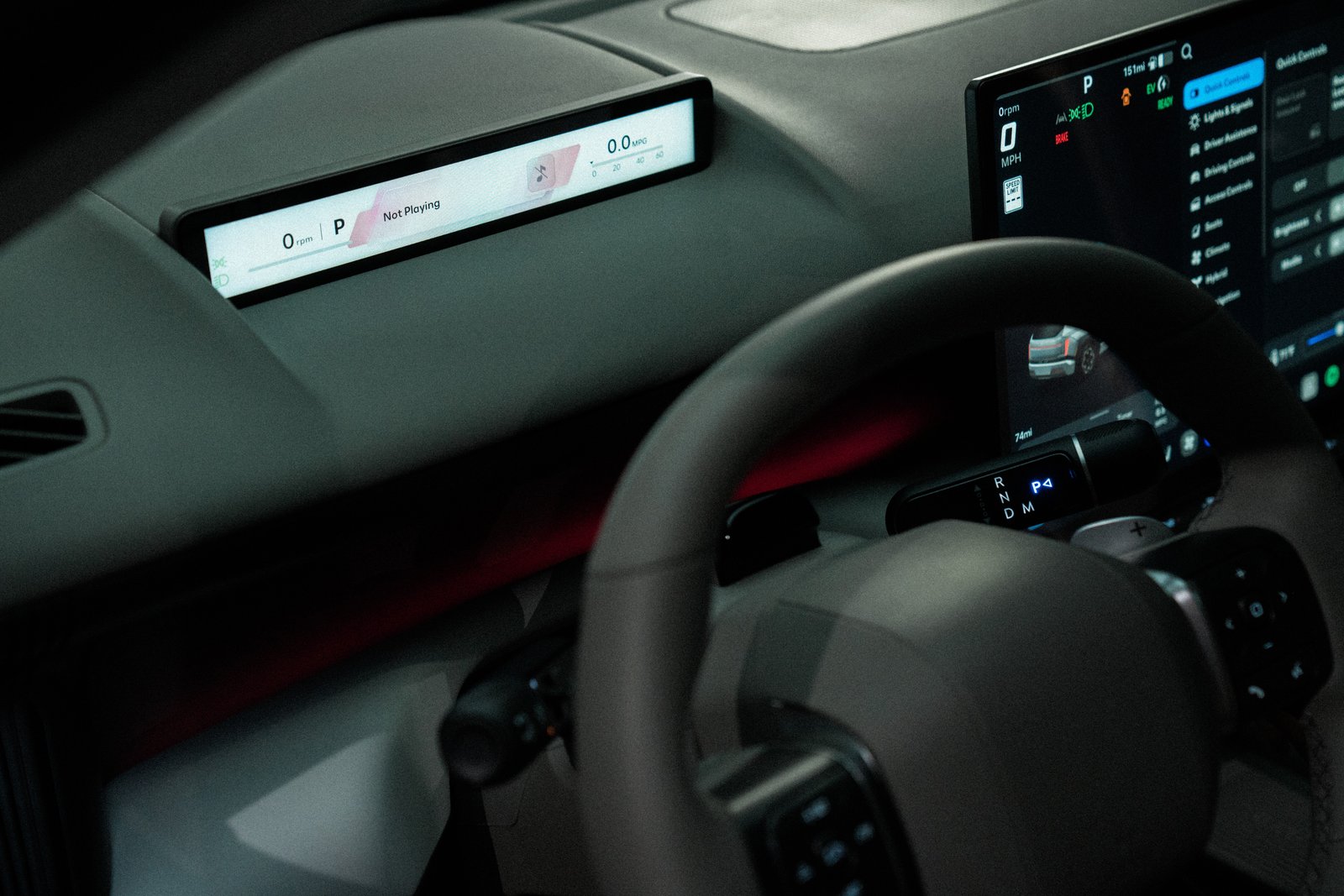 Hyundai Tucson 9.9-inch Slim Information Display above the steering wheel