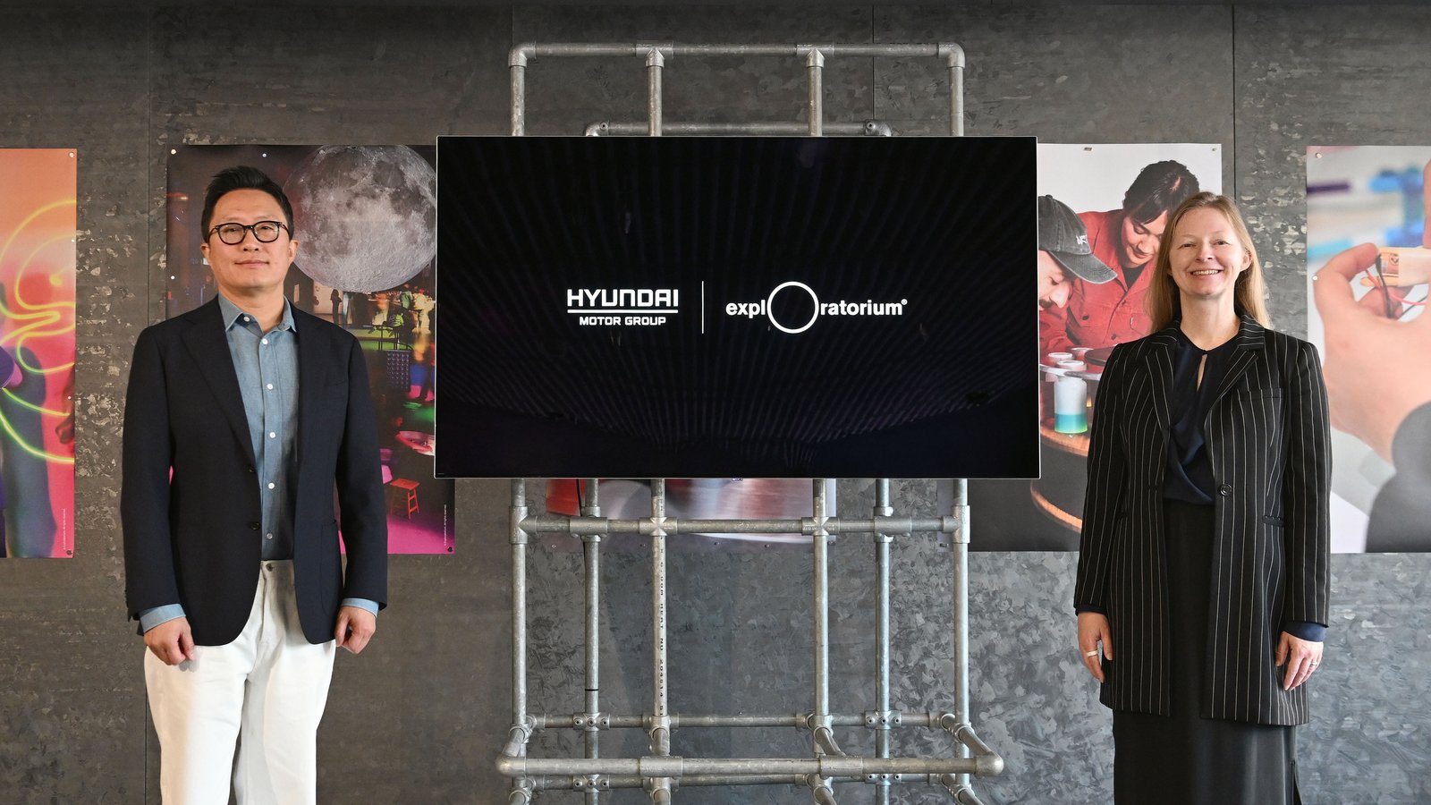 Hyundai's Sungwon Jee and Exploratorium's Anne Richardson at the Seoul preview