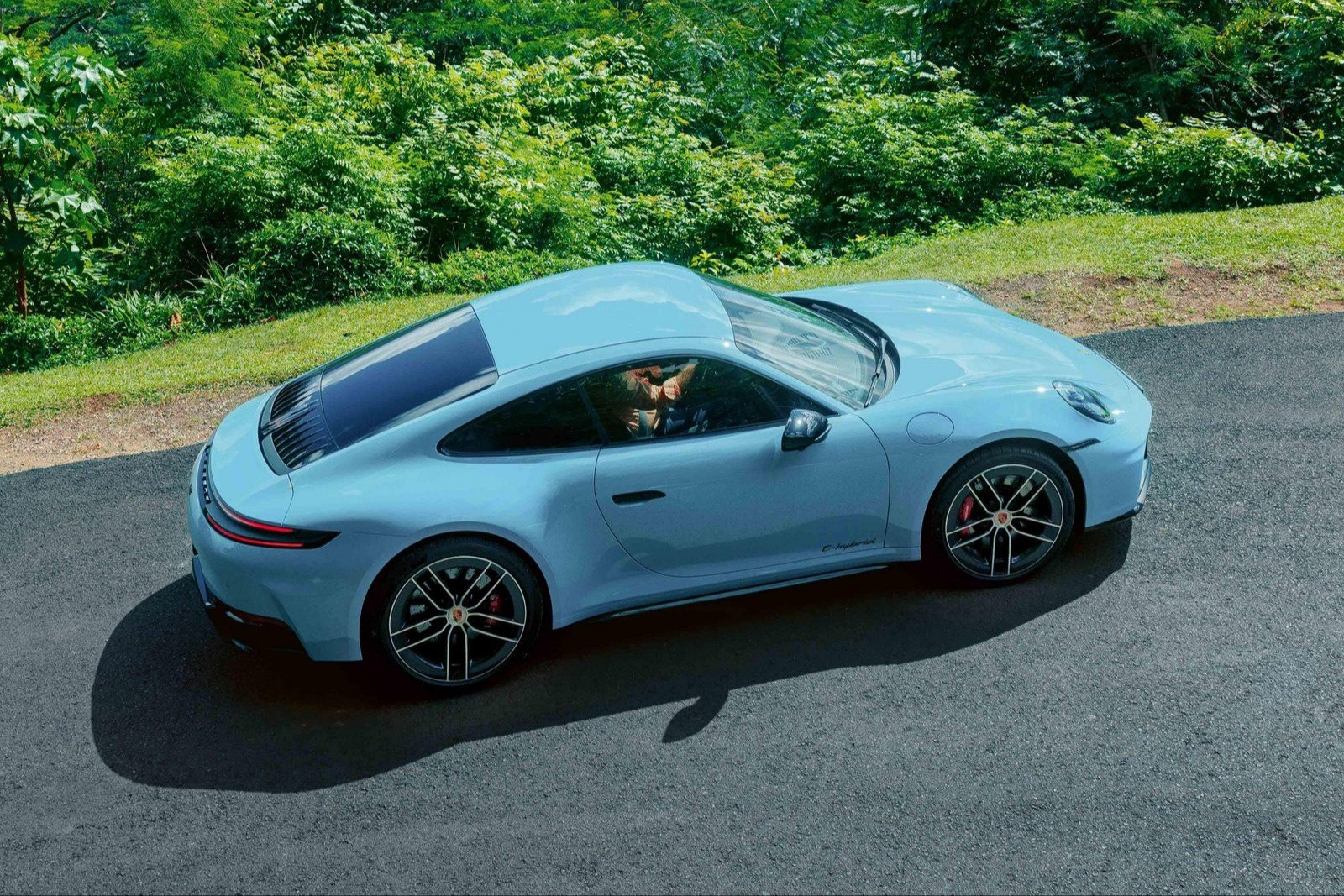 Gulf Blue Porsche 911 Carrera GTS on a mountain road on Mooréa