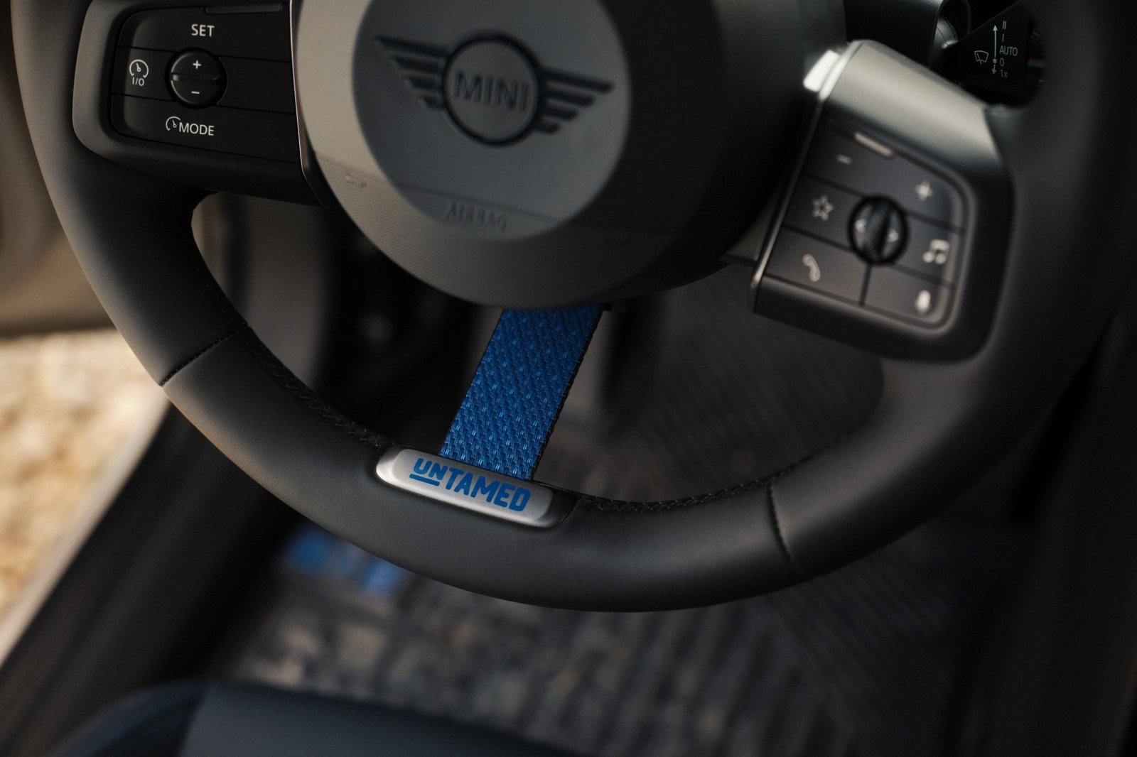 MINI Countryman Untamed Edition steering wheel with blue Untamed strap