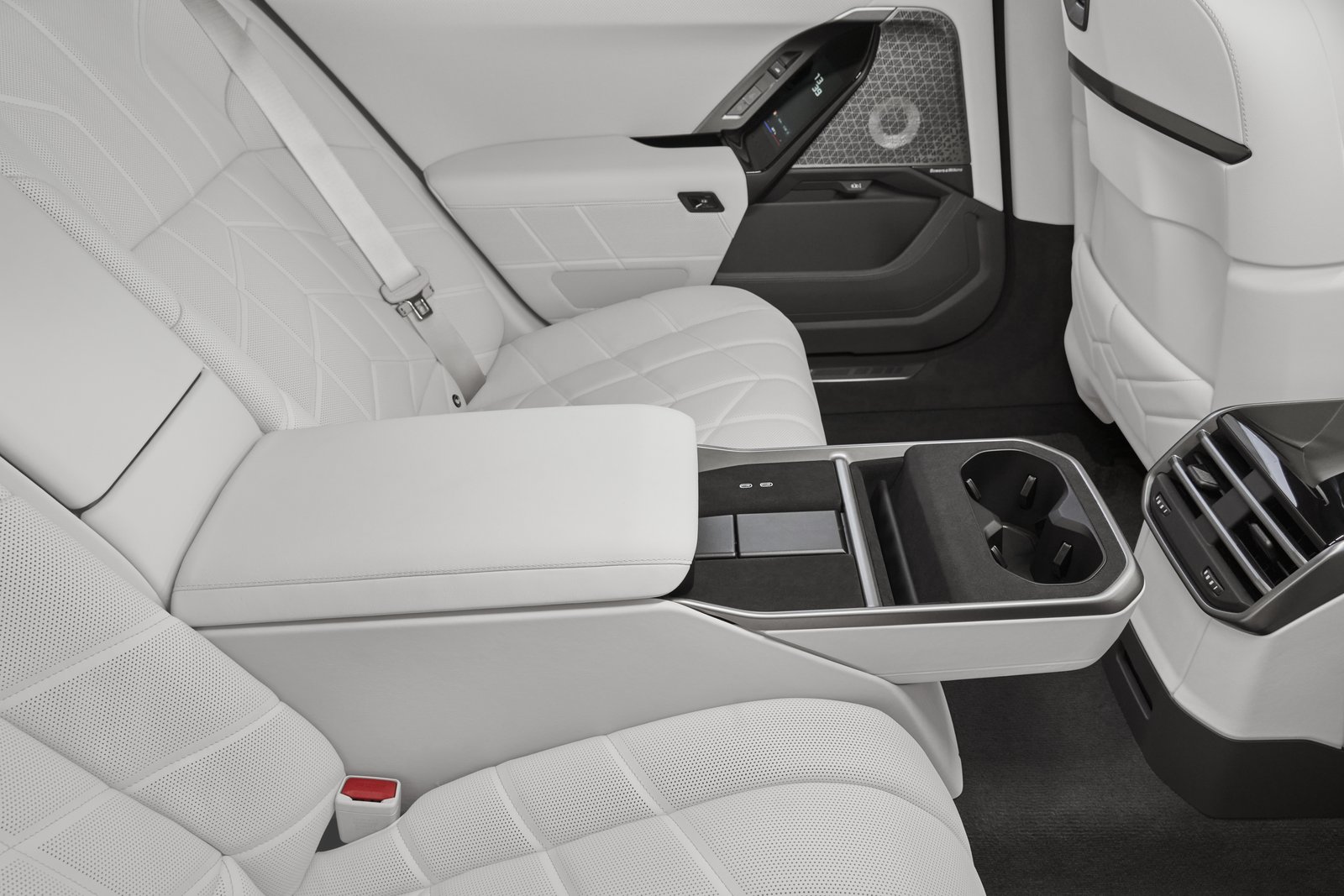 BMW Individual rear console between the back seats of the Concept 7 Protection