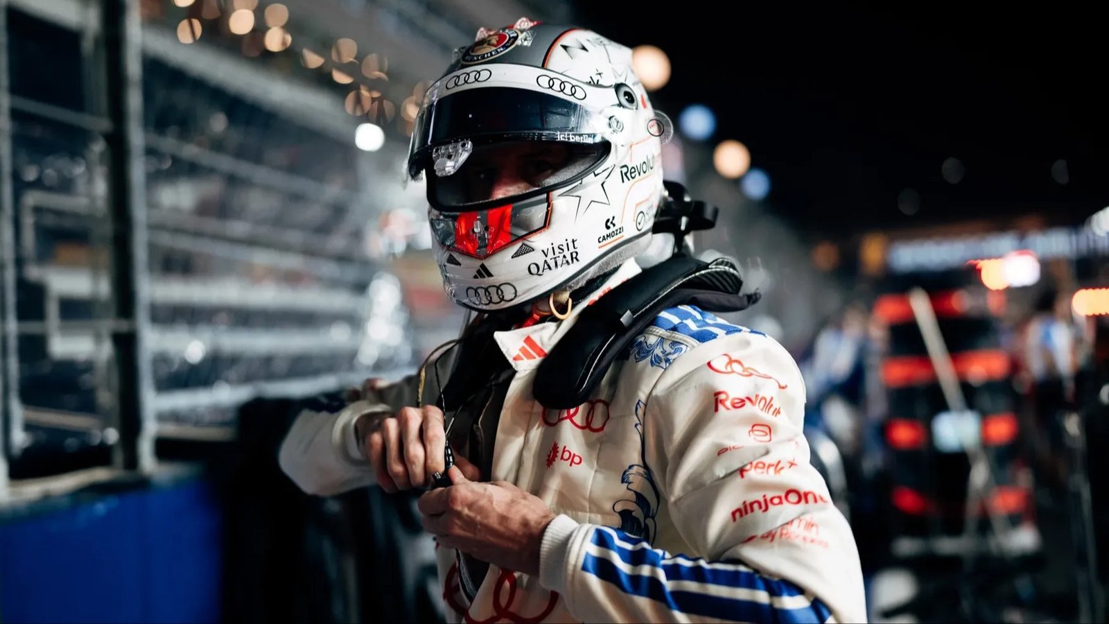 Nico Hulkenberg adjusting race suit in Singapore pit lane
