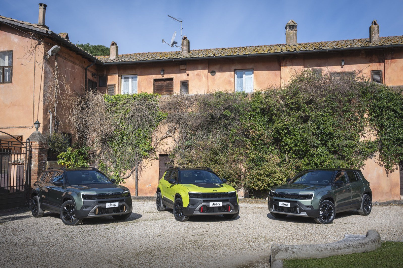 Three Jeep Avenger variants parked in an Italian courtyard
