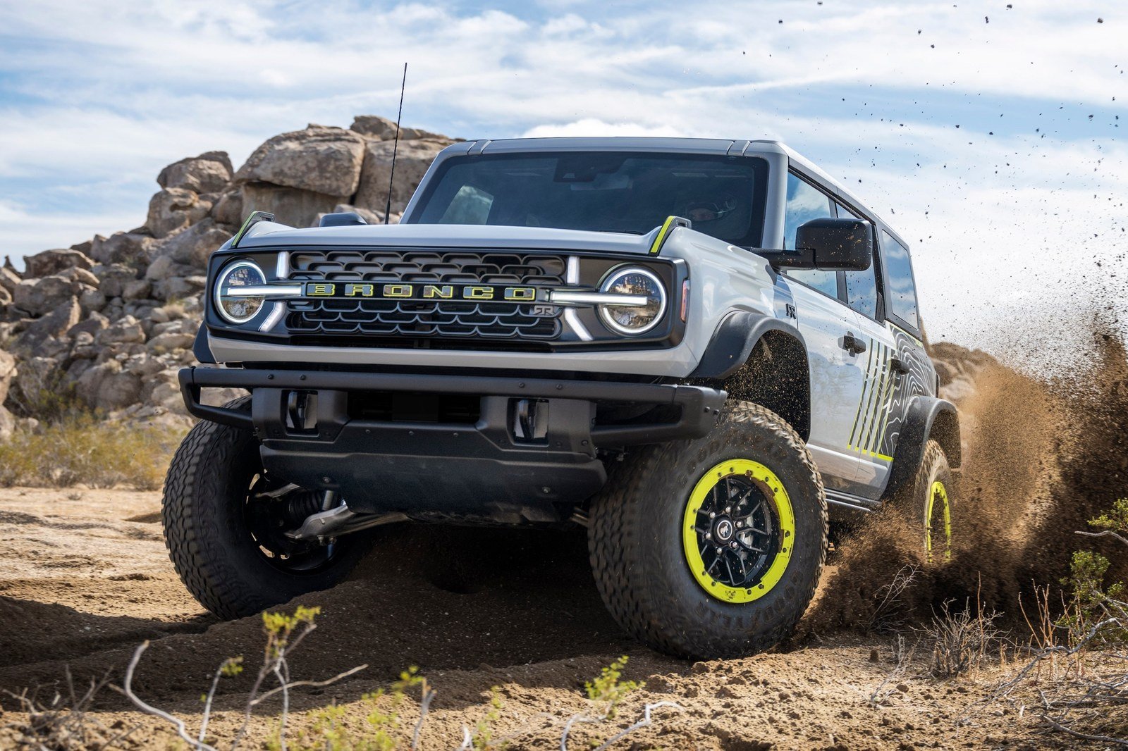 2027 Ford Bronco RTR kicking up dirt on a desert trail