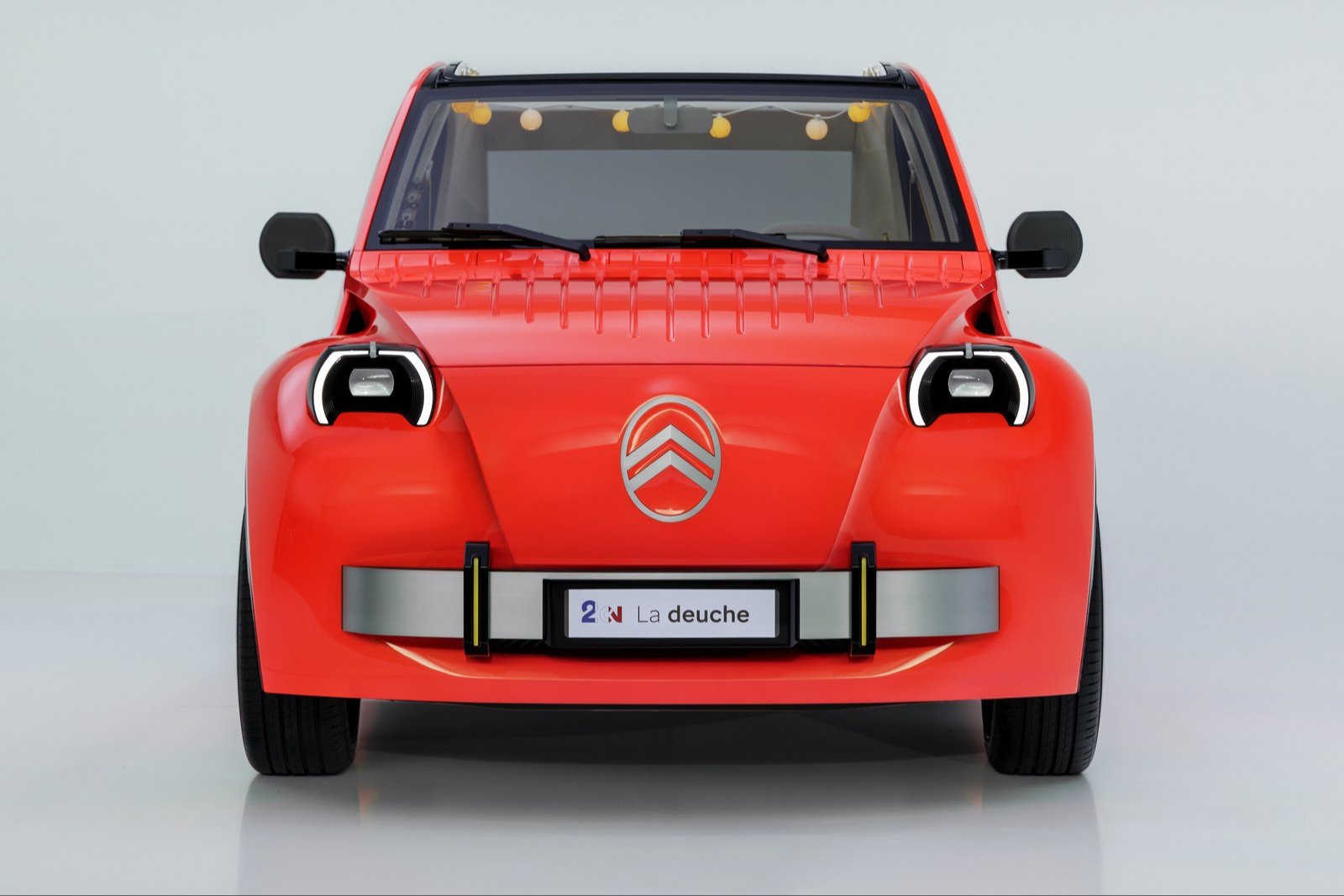 Front view of the red Citroën 2CV Concept with round headlights