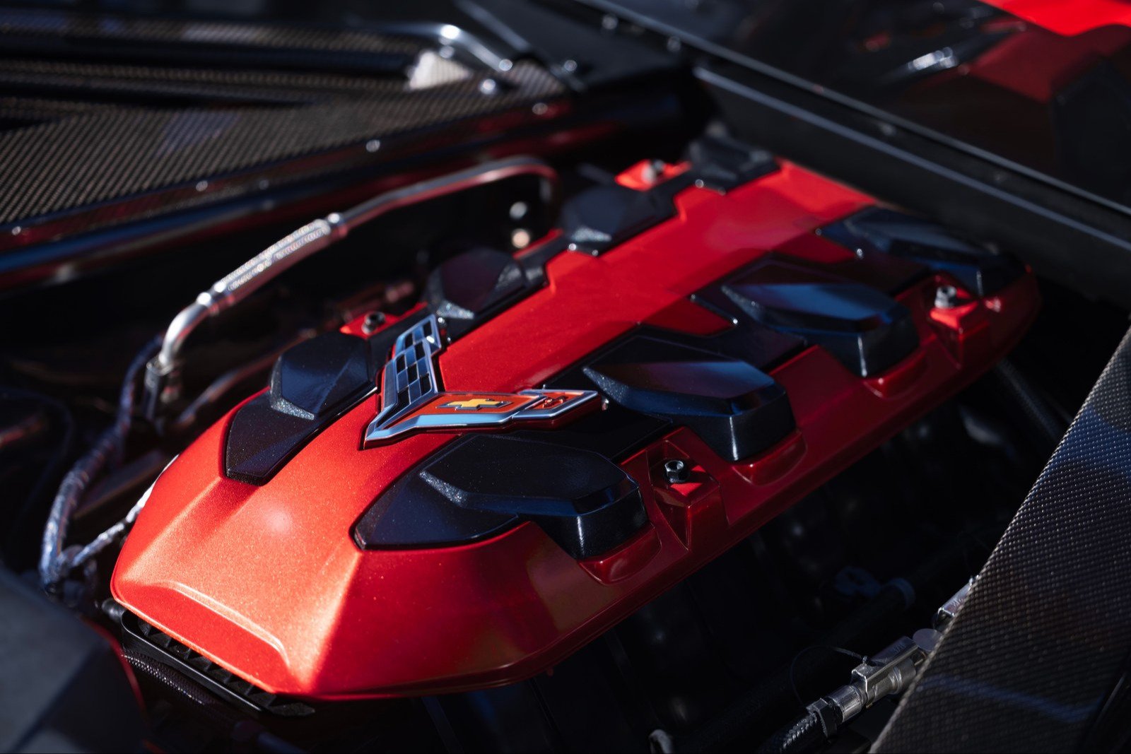 Red engine cover of the Chevrolet LS6 6.7-liter V8