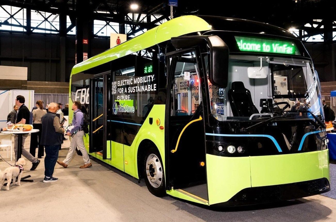 VinFast electric bus on display at APTA TRANSform & EXPO 2026 in Chicago