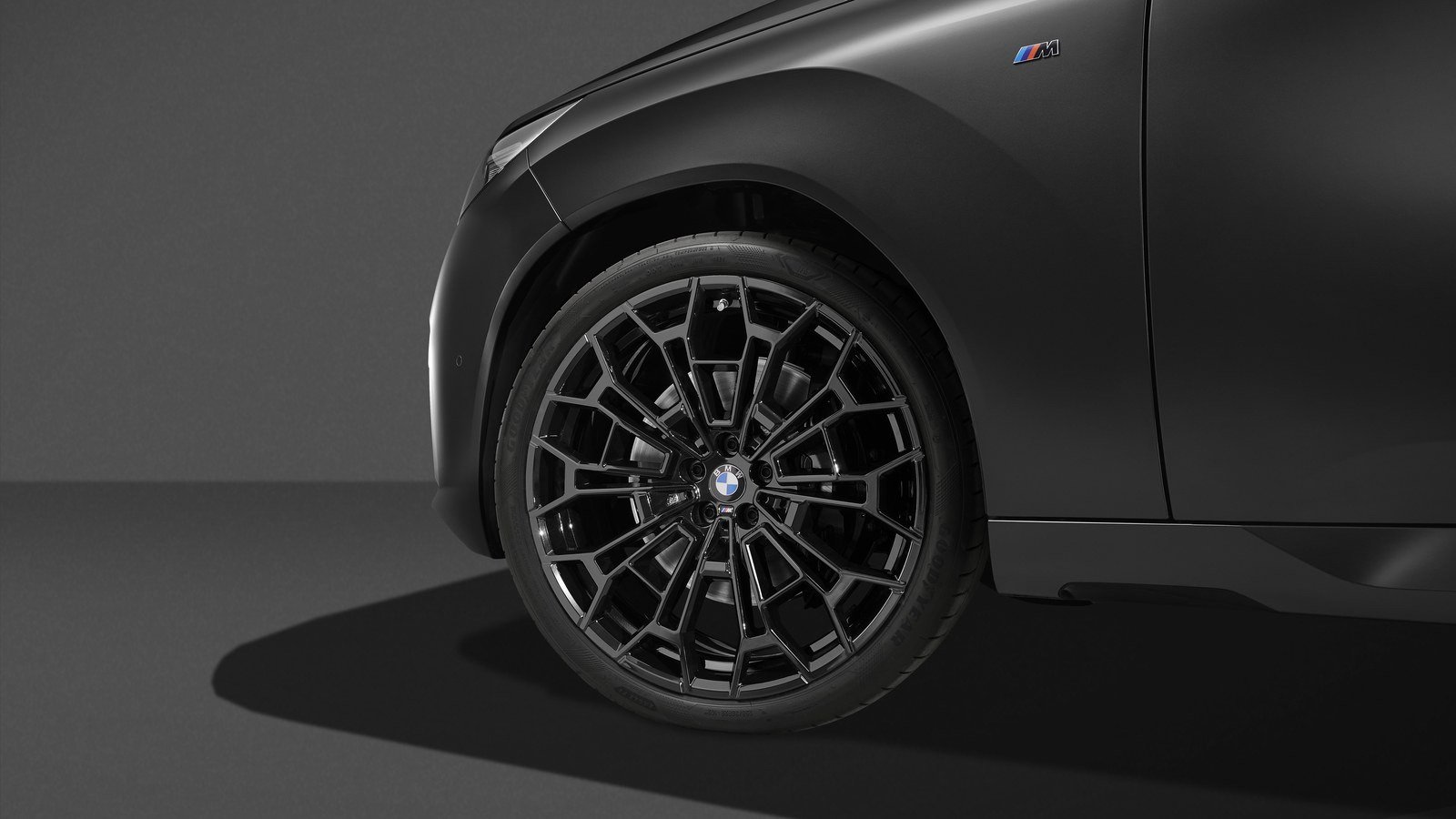 22-inch Jet Black 1134M wheel on the BMW X3 M50