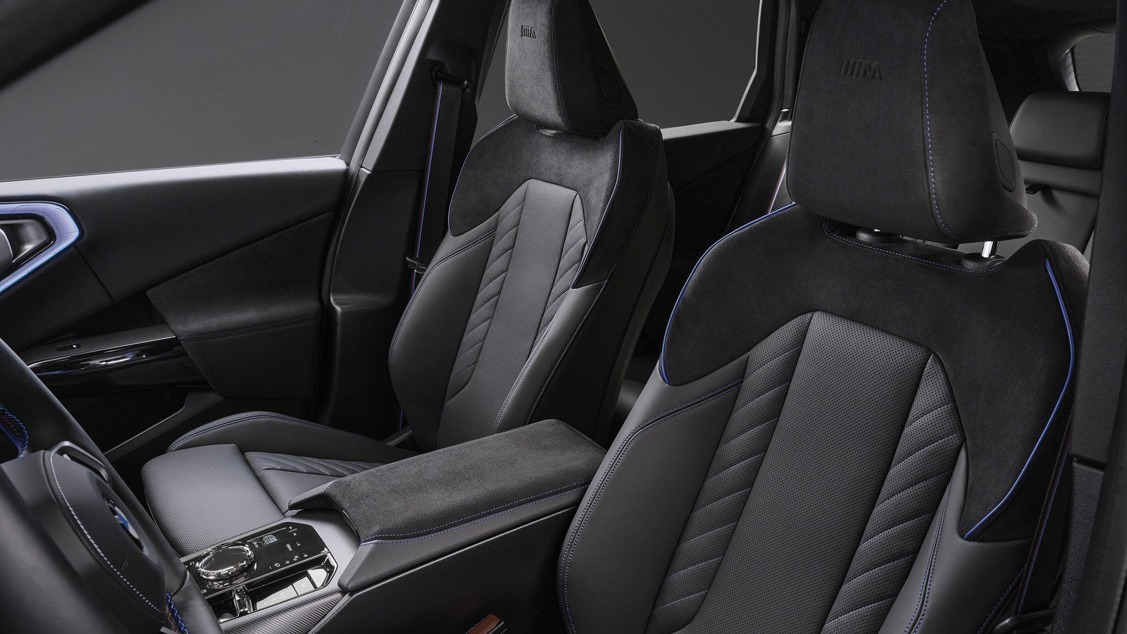 BMW X3 M50 Black Package front seats in Alcantara and Veganza